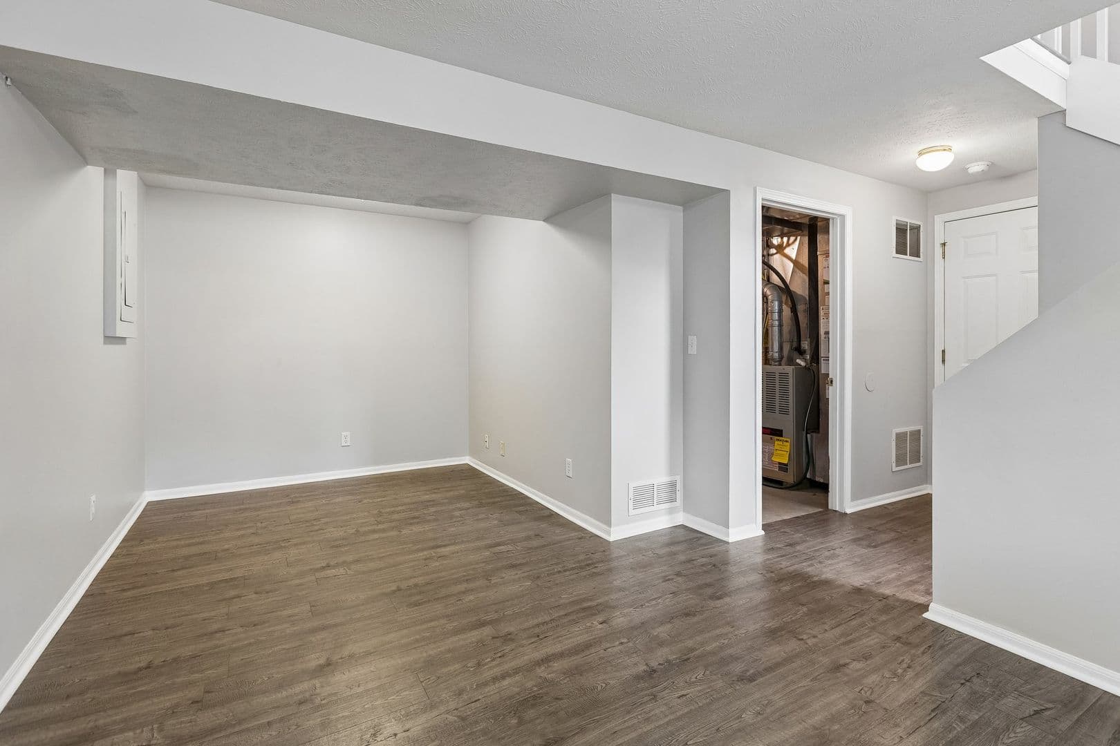 Omaha House: 17615 Olive St