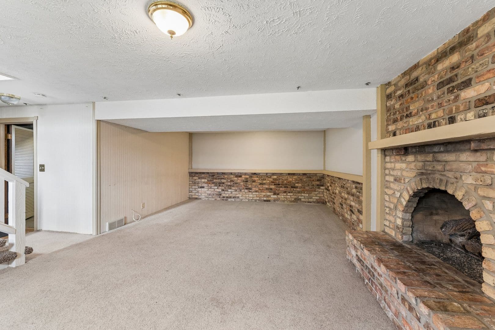 Omaha House: 2722 N 120 Ave