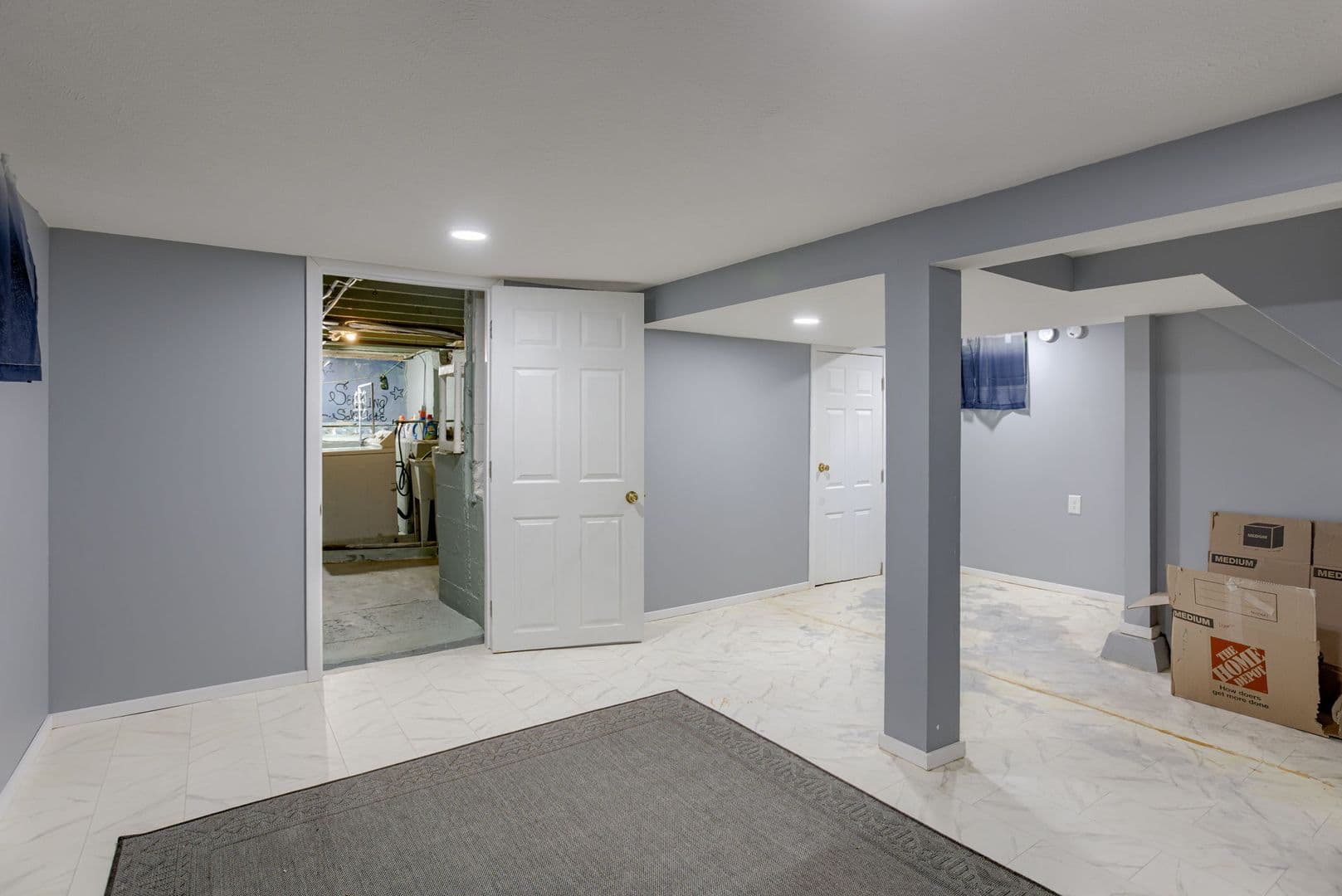 Omaha House: 6457 Parker St
