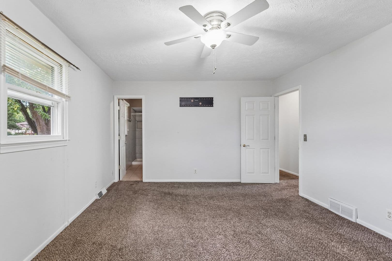 Omaha House: 2722 N 120 Ave