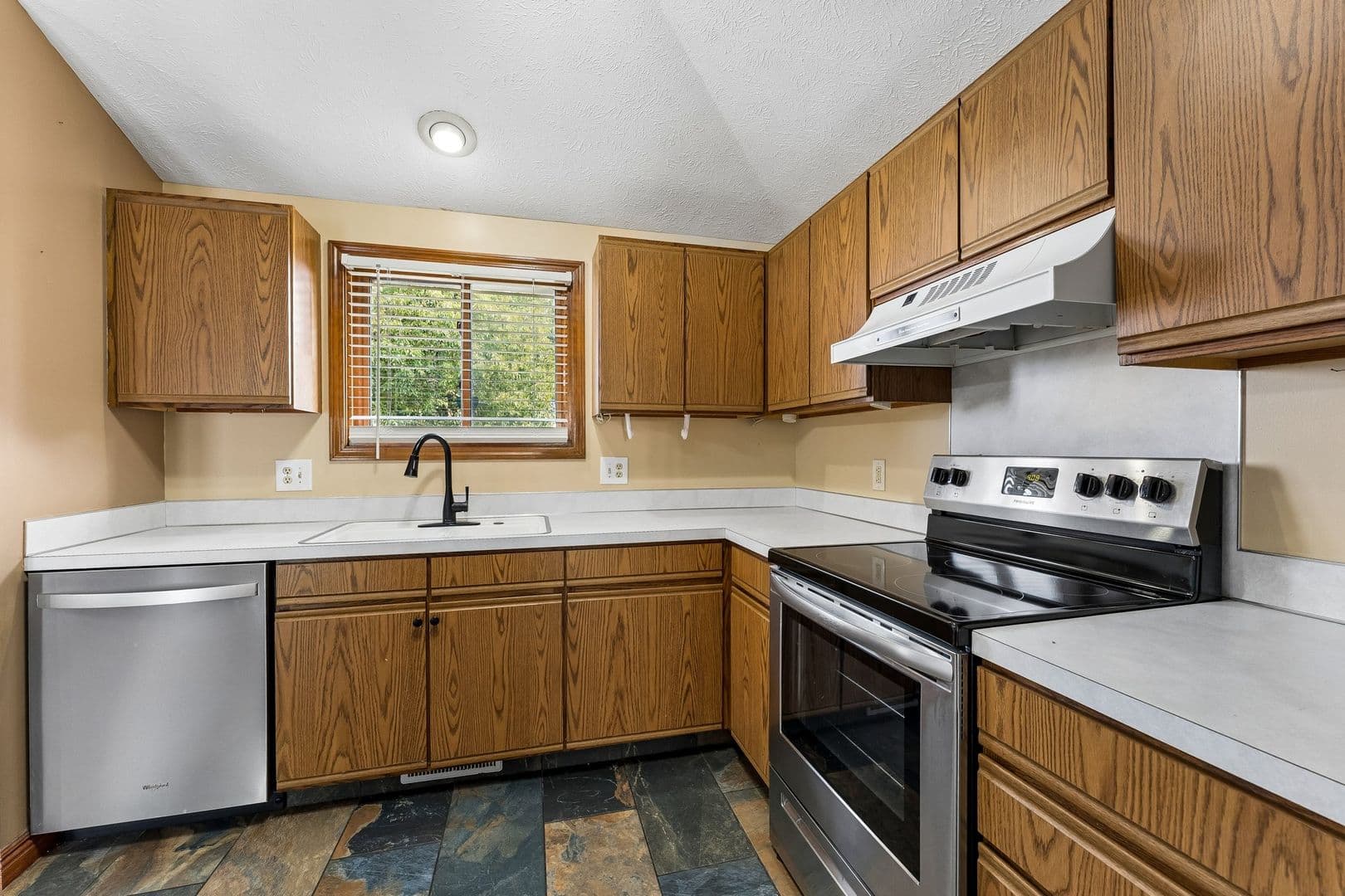 Omaha House: 14022 Virginia Street