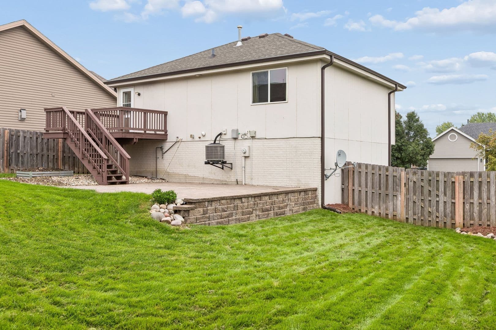 Omaha House: 8538 Sheffield St.