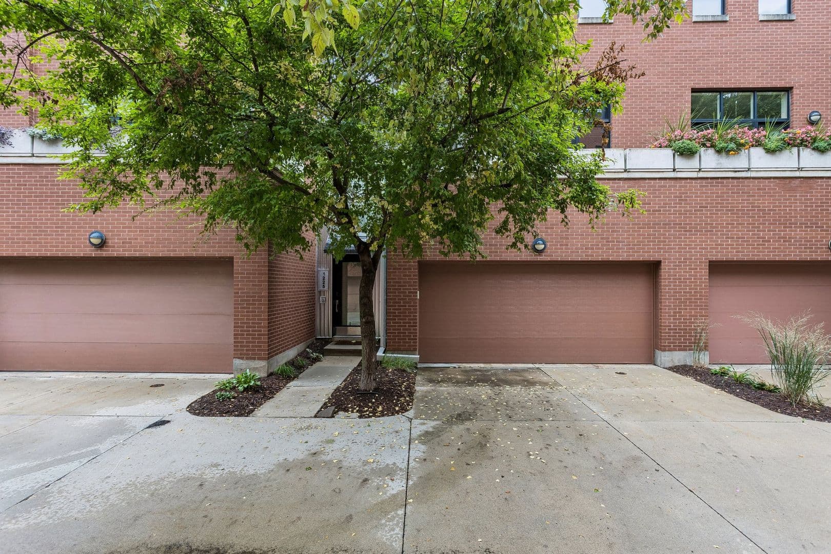Omaha House: 1225 Leavenworth Plz