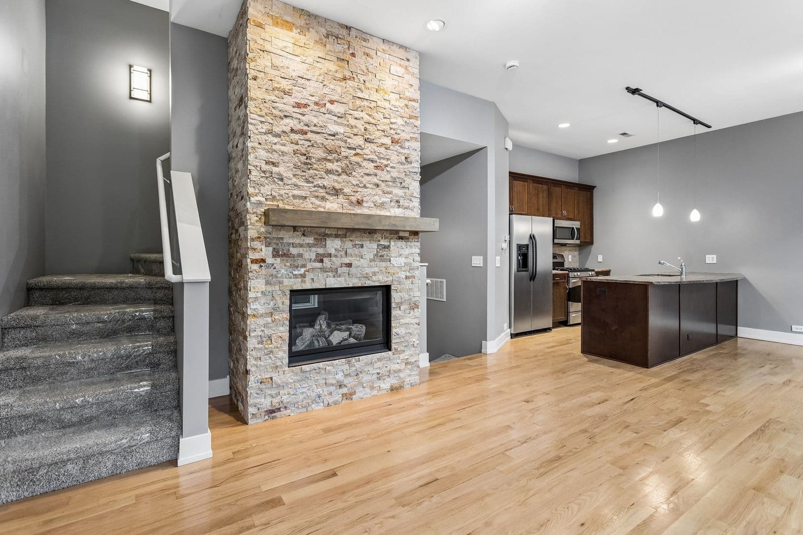 Omaha House: 1225 Leavenworth Plz