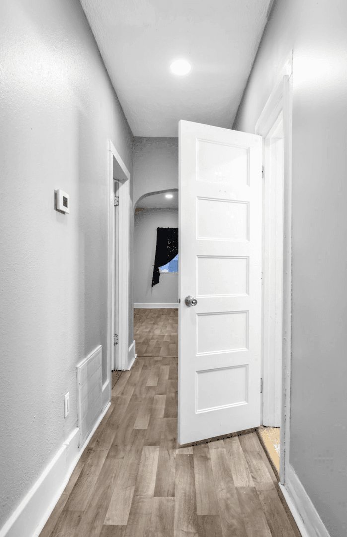 Omaha Apartment: 1911 S 14th St