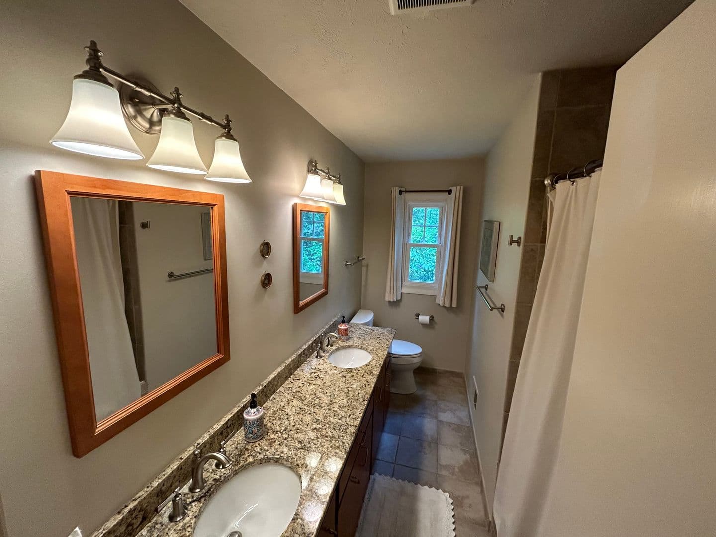 Omaha House: 4545 Manchester Dr