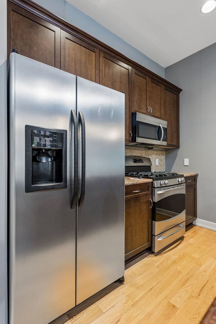 Omaha House: 1225 Leavenworth Plz