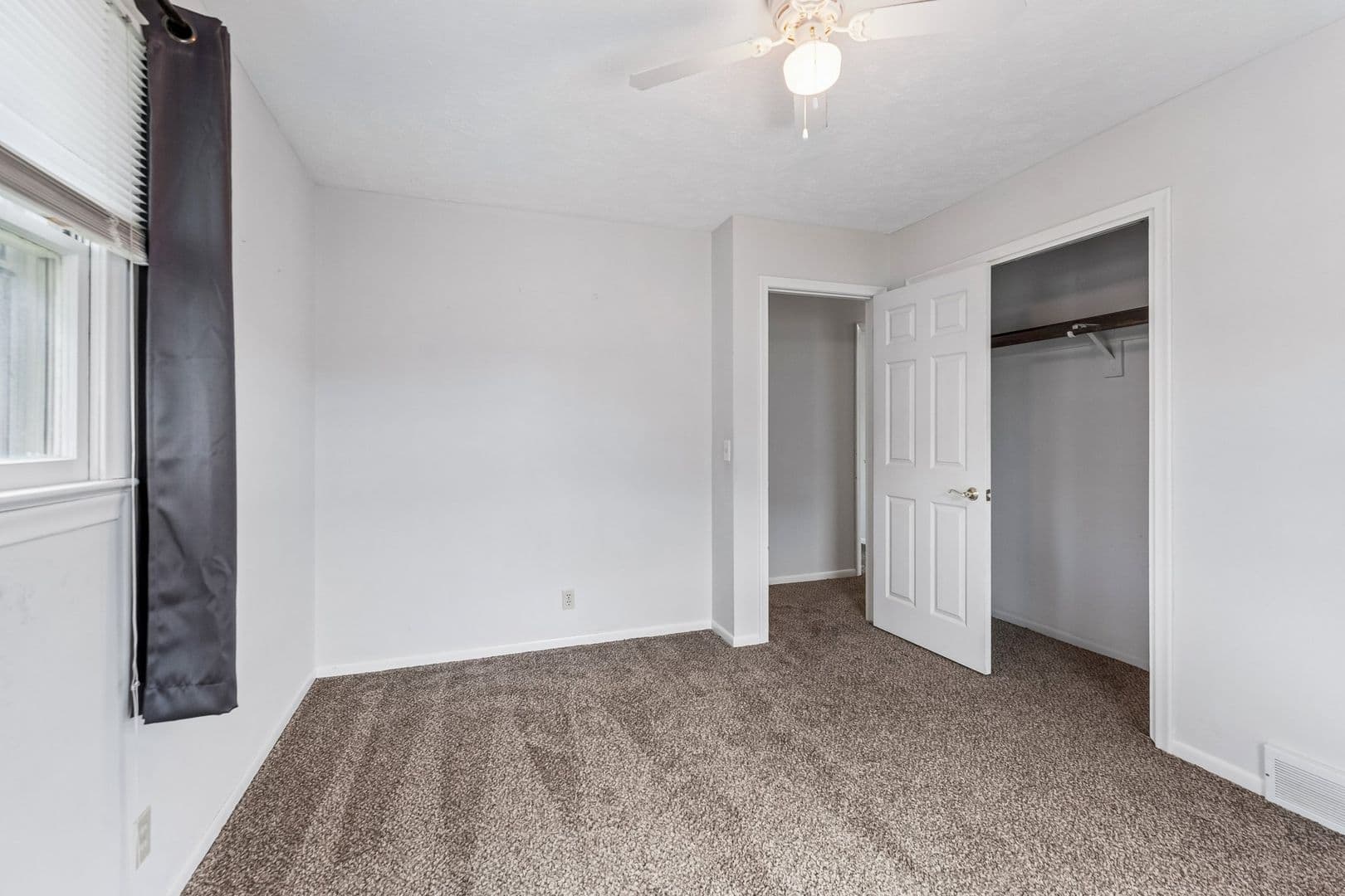 Omaha House: 2722 N 120 Ave