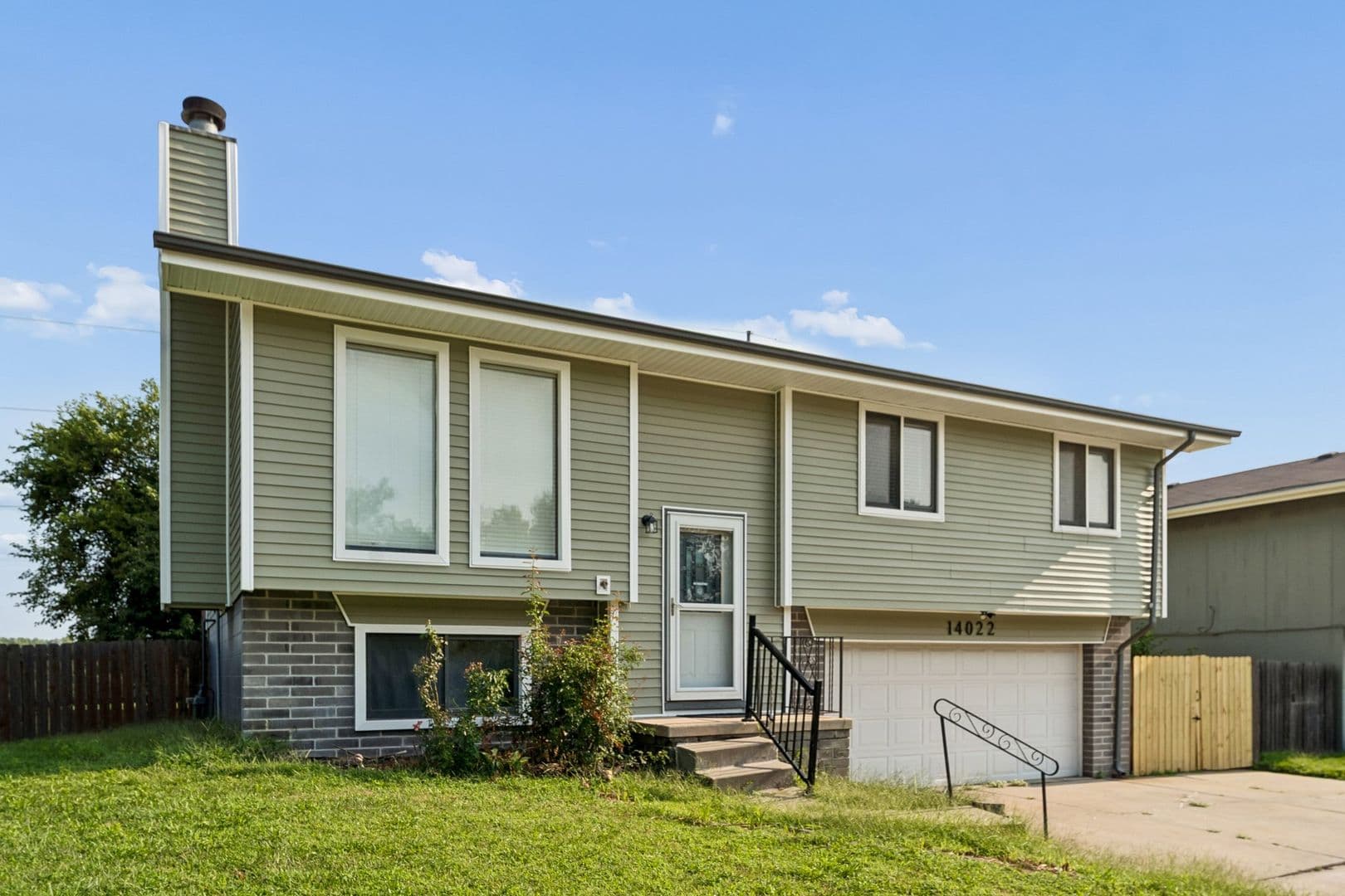 Omaha House: 14022 Virginia Street