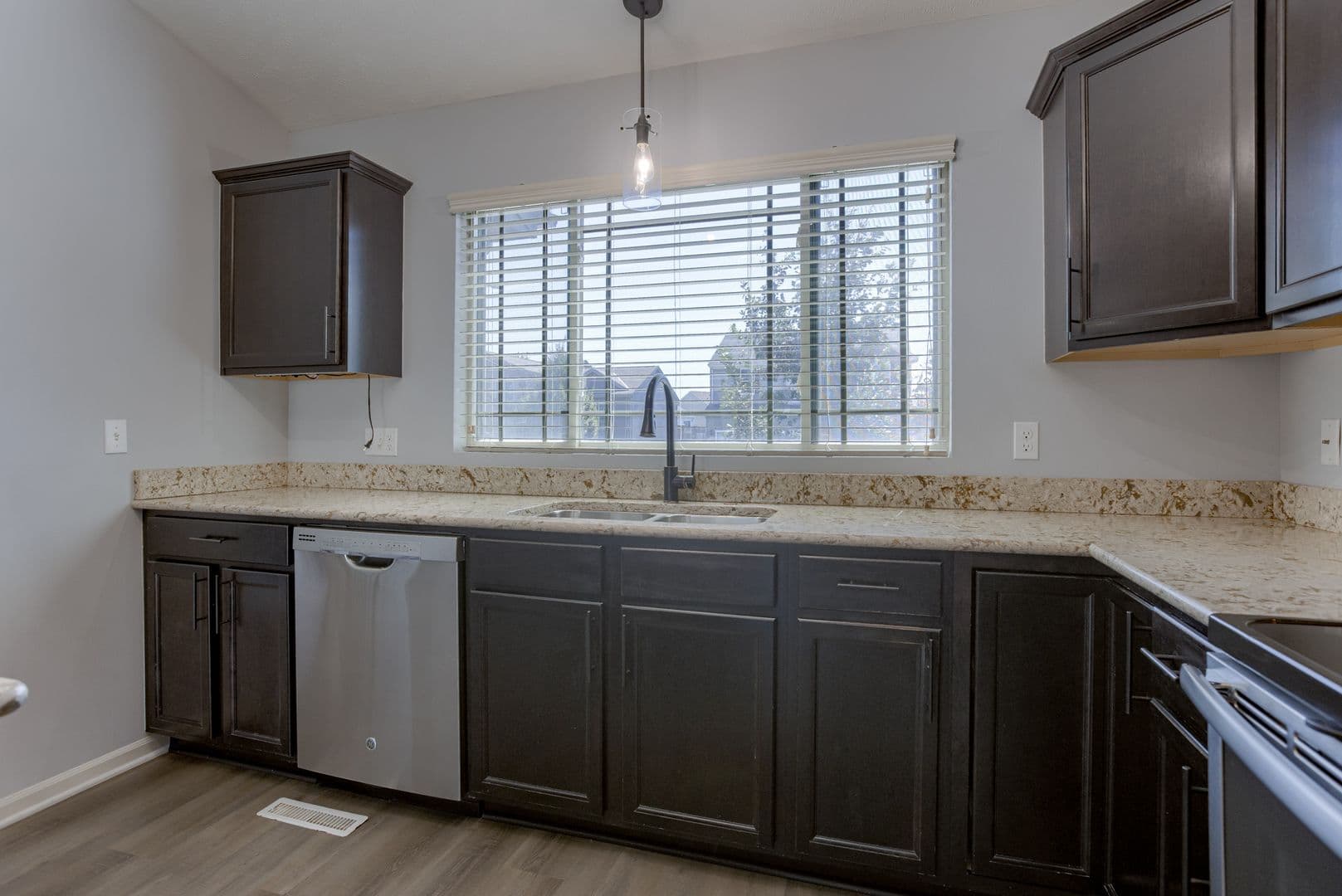 Bennington House: 8926 N 159th Ave