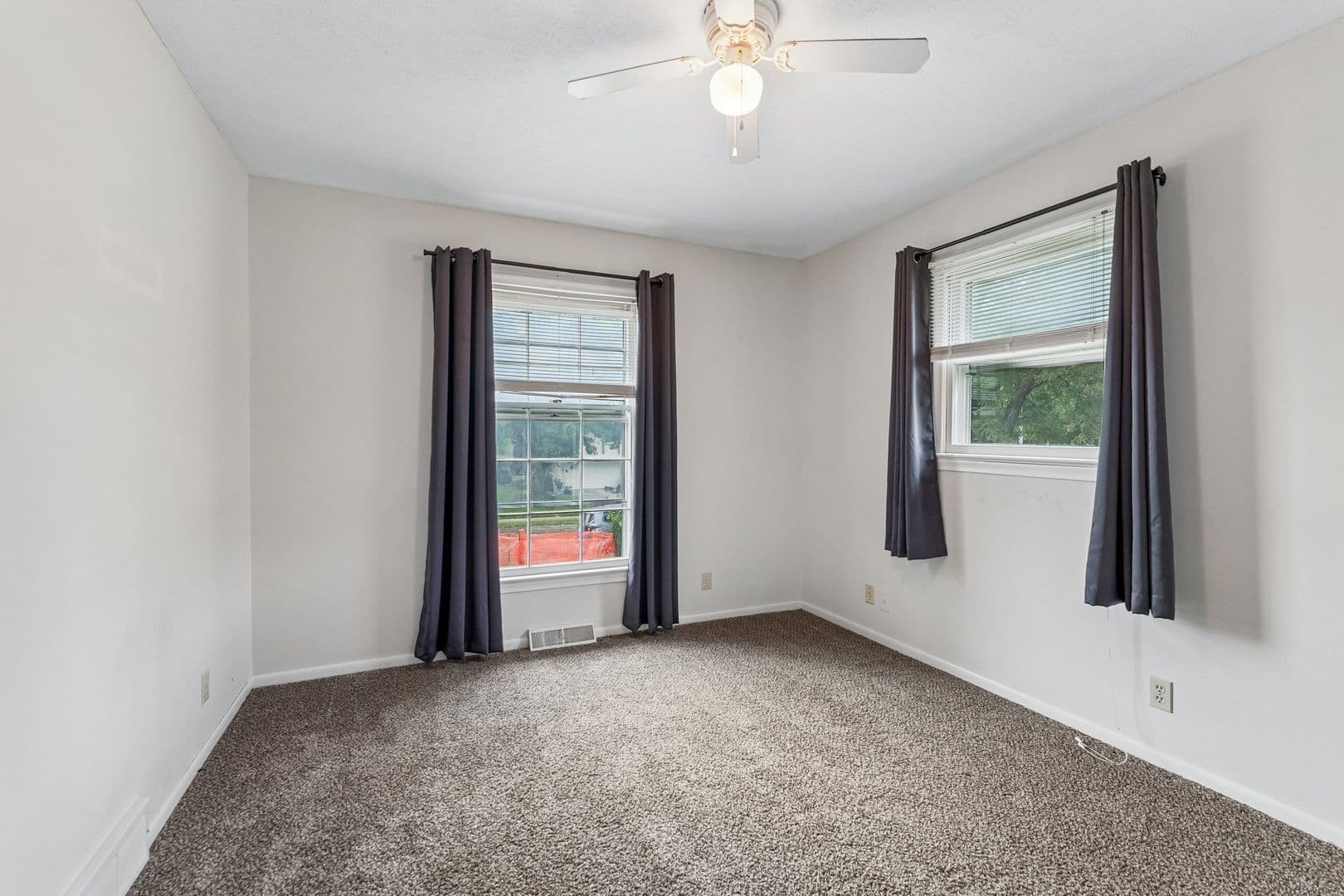 Omaha House: 2722 N 120 Ave