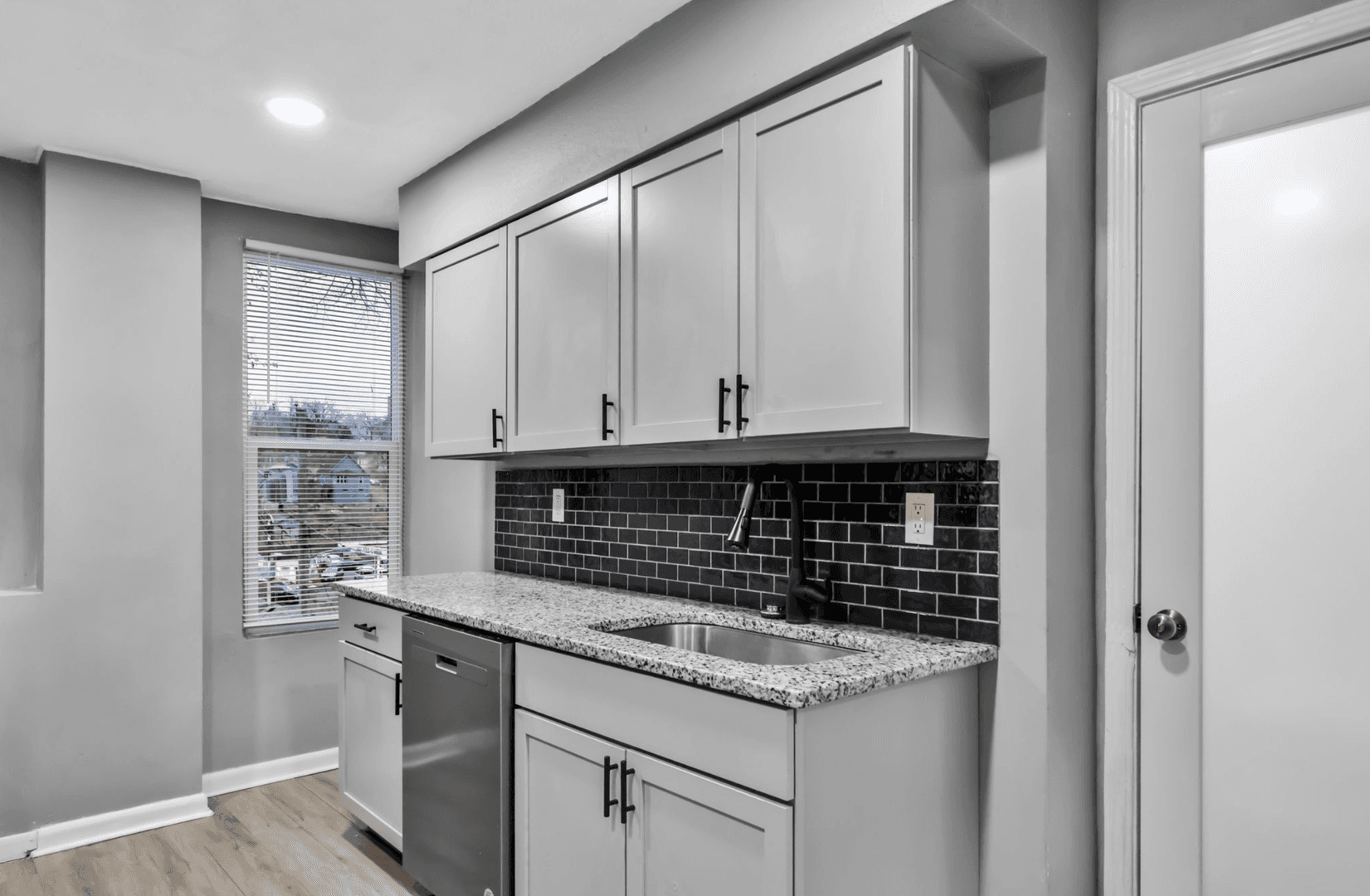 Omaha Apartment: 1911 S 14th St