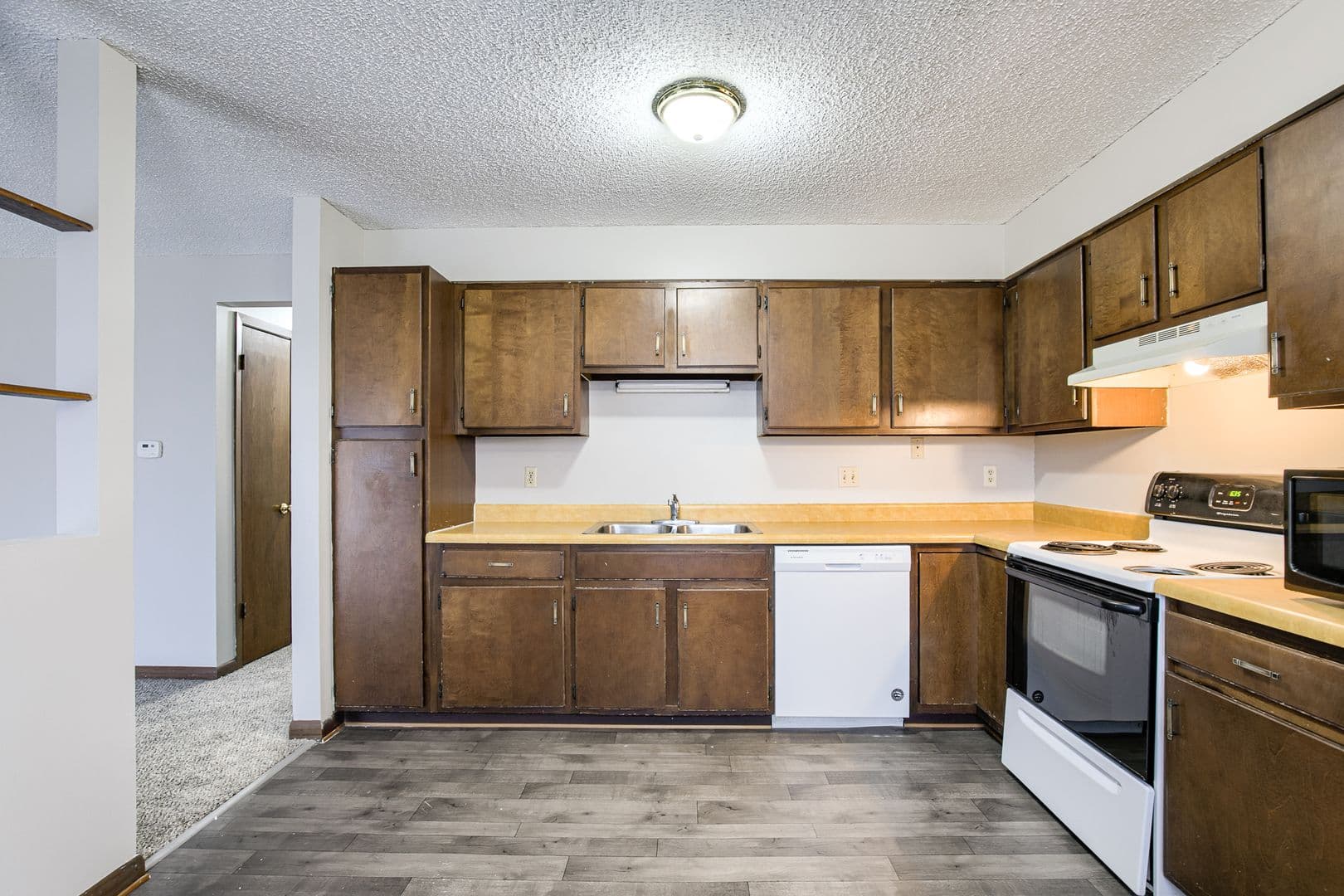 Lincoln Apartment: 2635 N 42nd St
