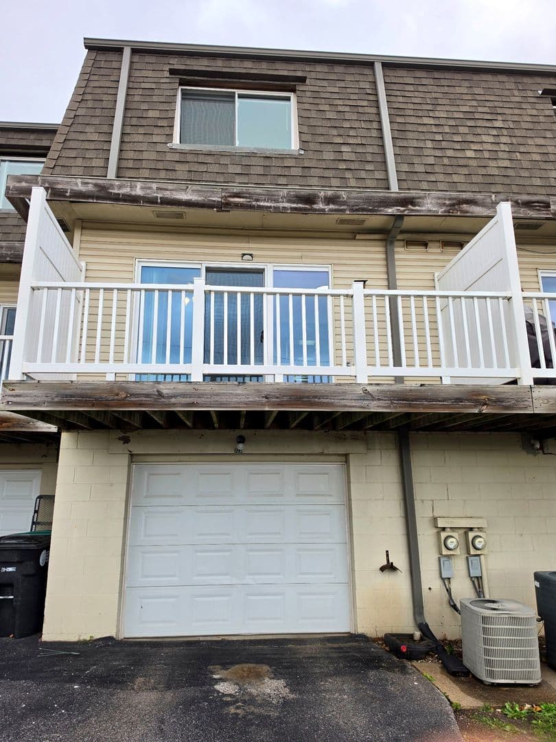 Omaha Townhome: 7231 Ames Circle