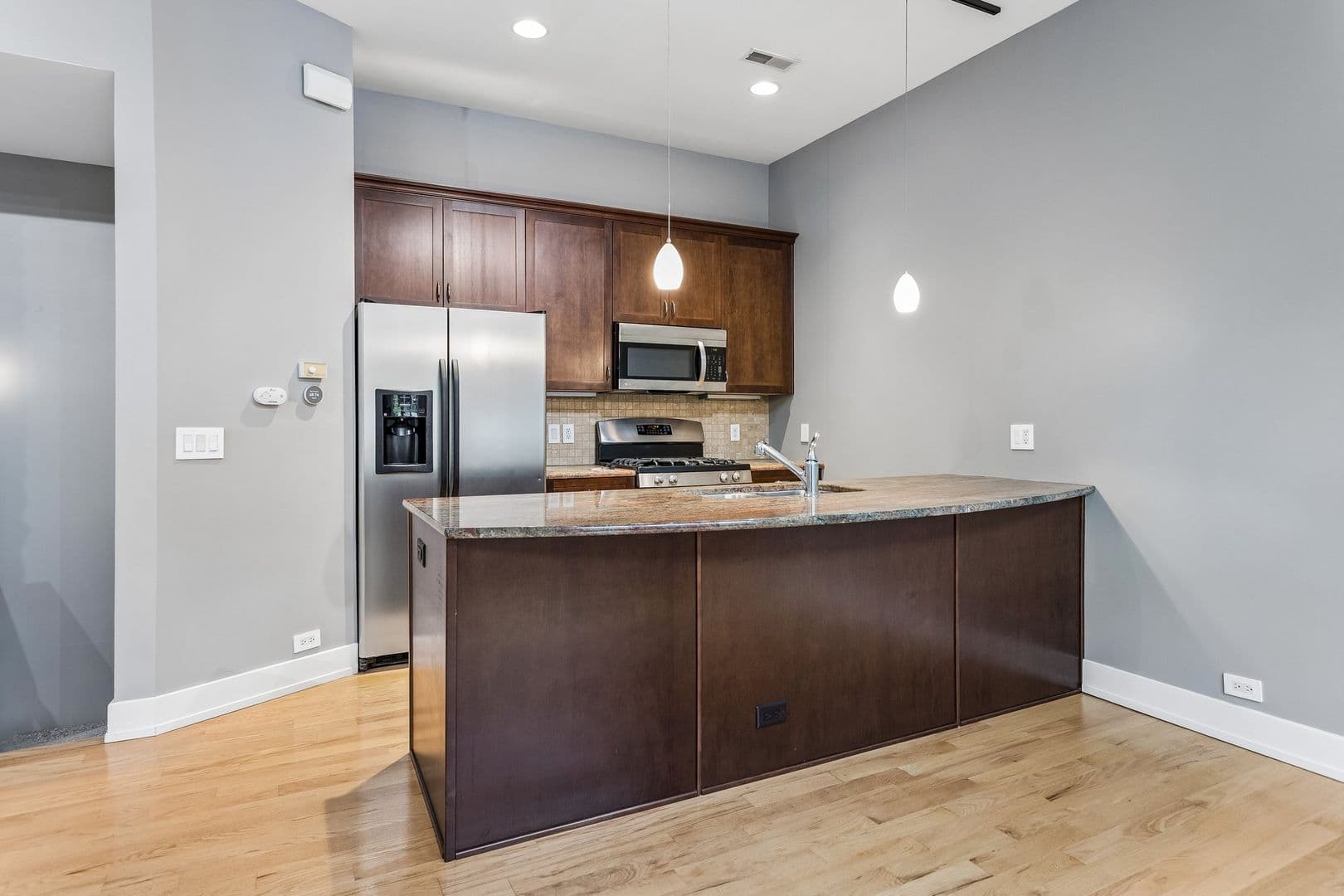Omaha House: 1225 Leavenworth Plz