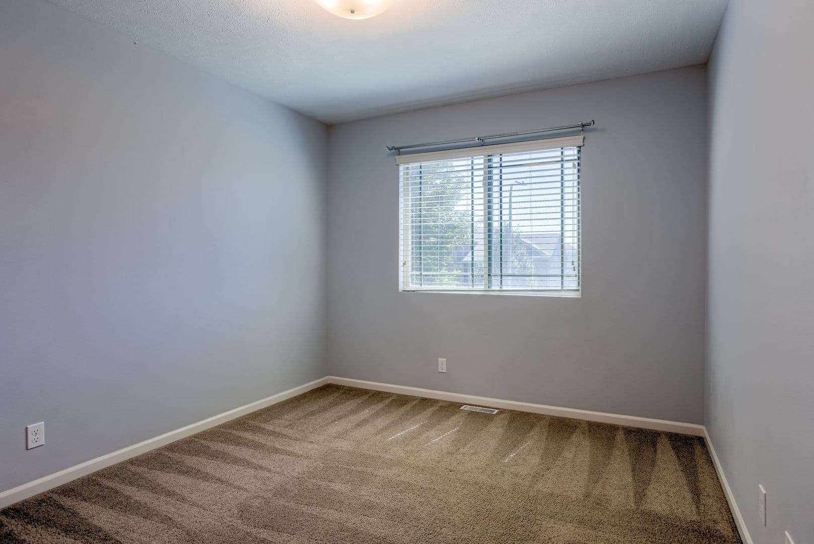 Bennington House: 8926 N 159th Ave