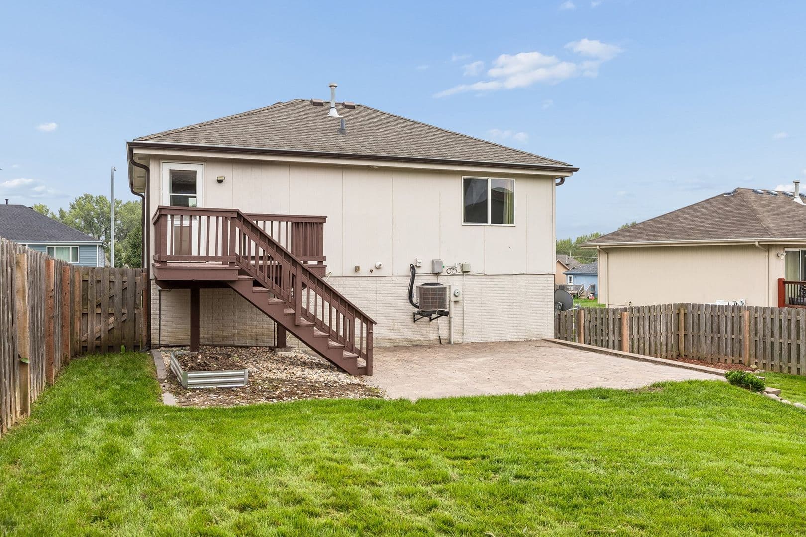 Omaha House: 8538 Sheffield St.