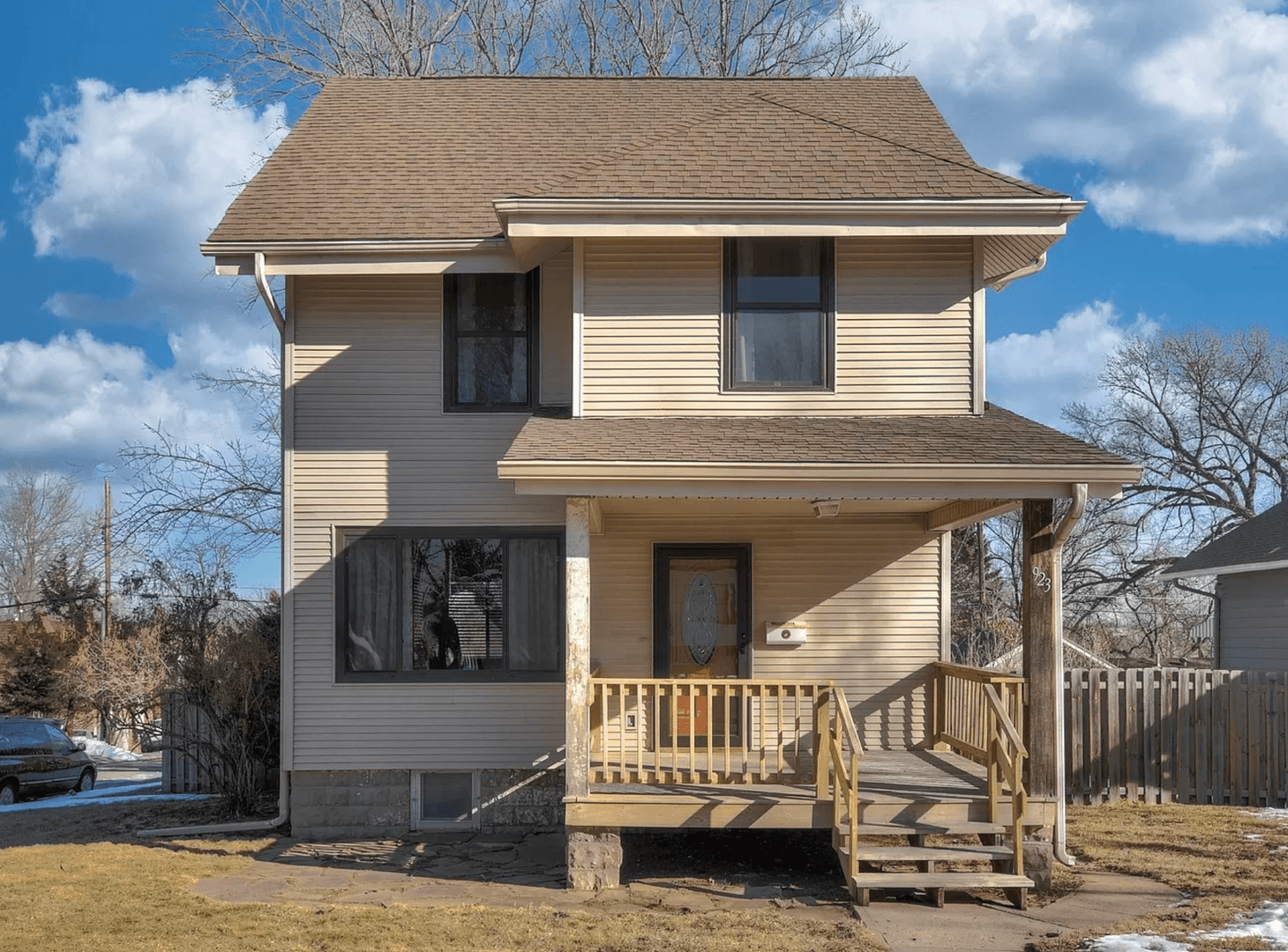 Omaha House: 923 N 49th Street