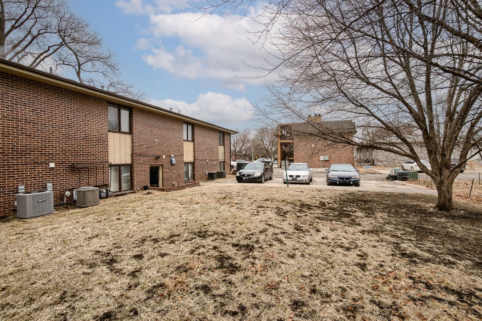 Lincoln Apartment: 2635 N 42nd St