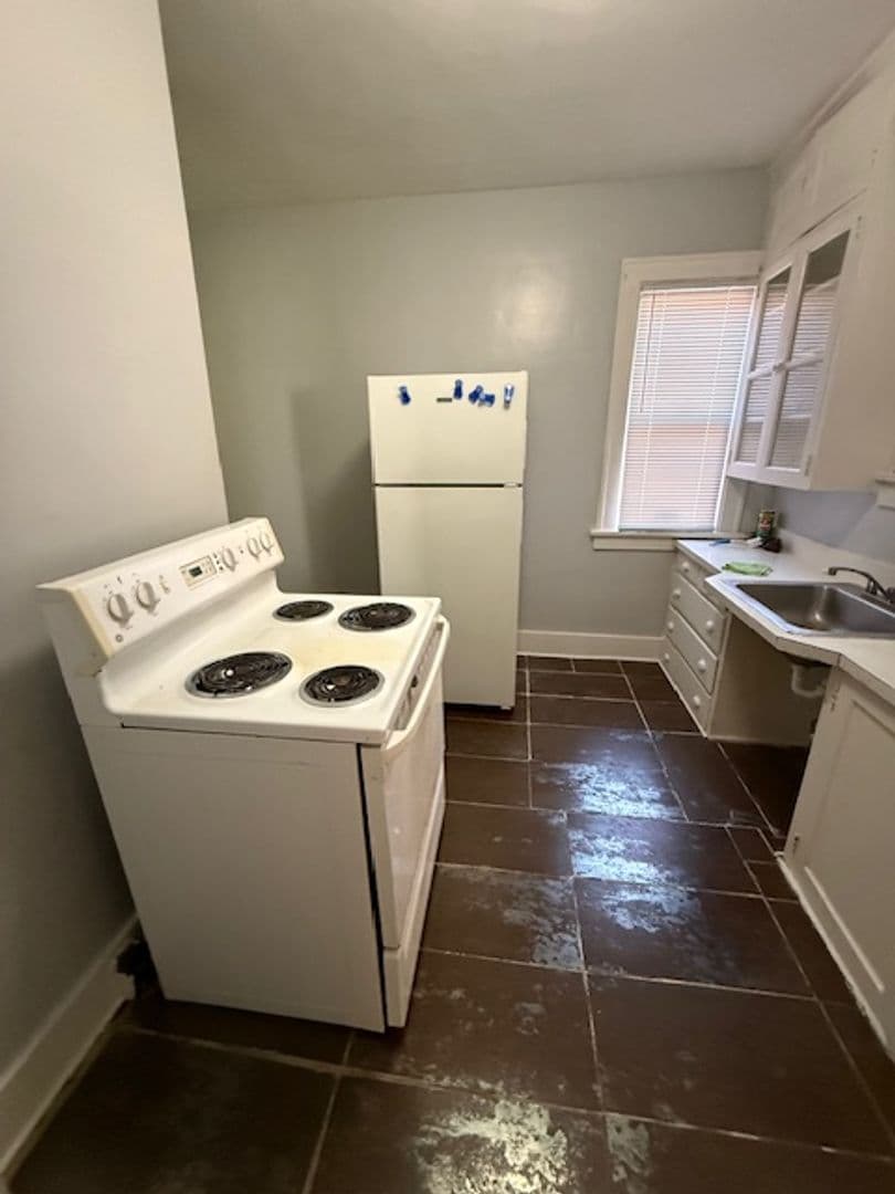 Omaha House: 1610 Military Ave