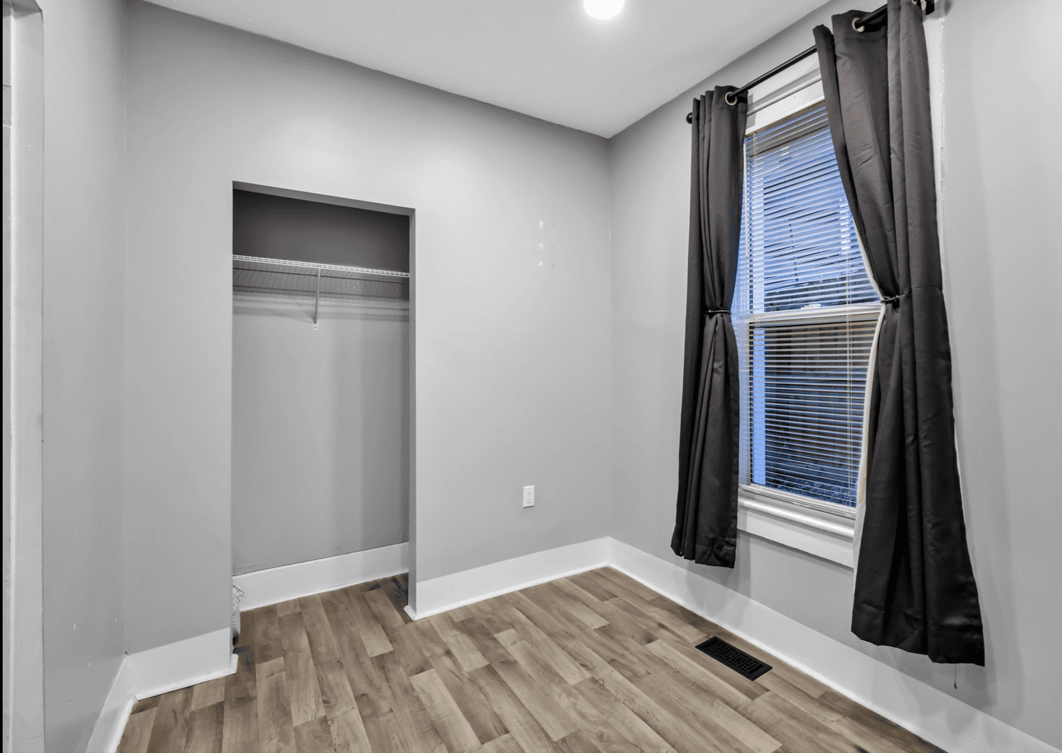 Omaha Apartment: 1911 S 14th St