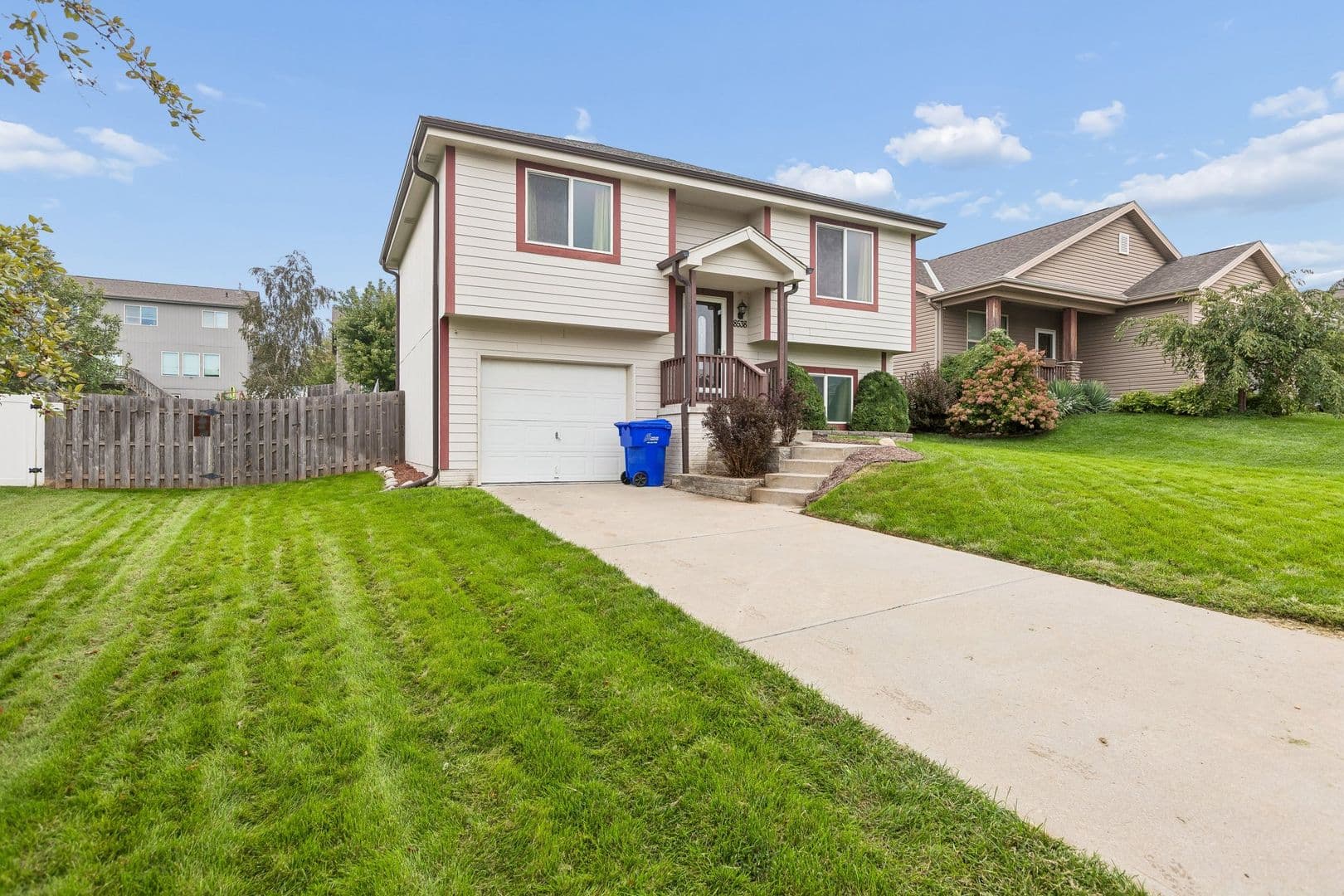 Omaha House: 8538 Sheffield St.