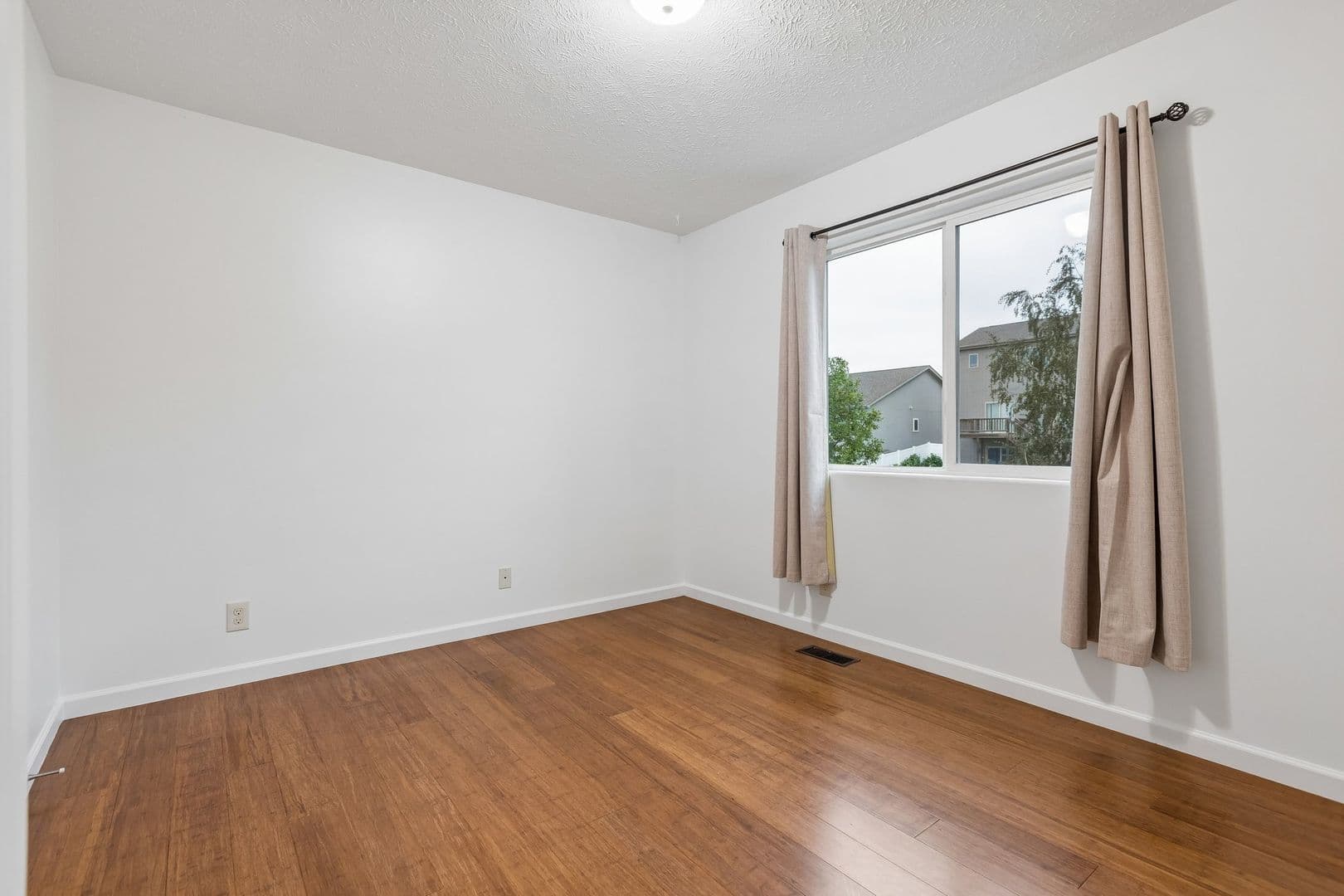 Omaha House: 8538 Sheffield St.