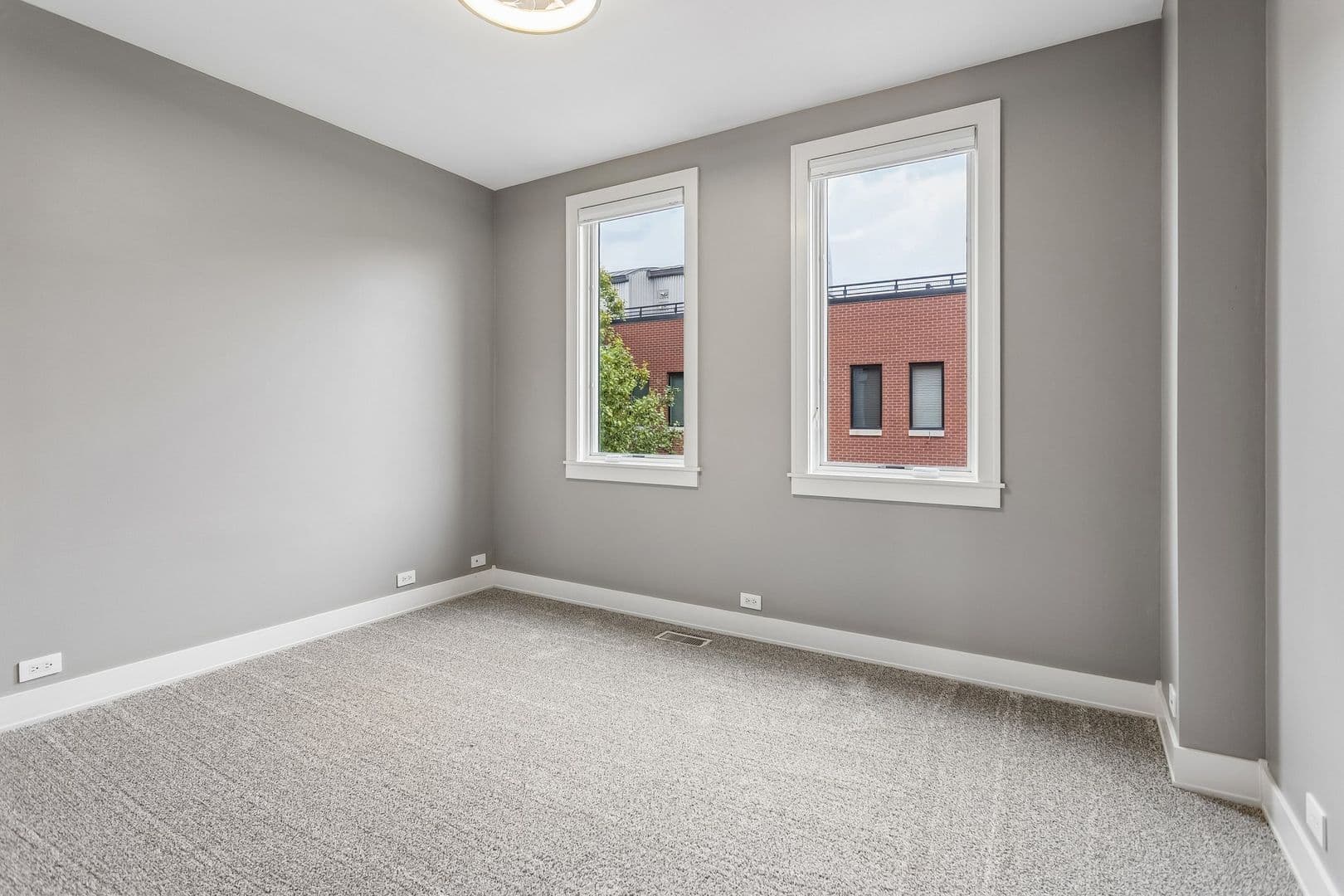 Omaha House: 1225 Leavenworth Plz