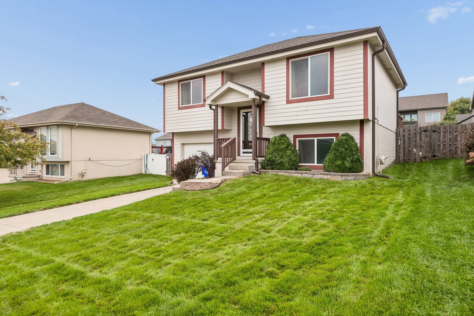 Omaha House: 8538 Sheffield St.