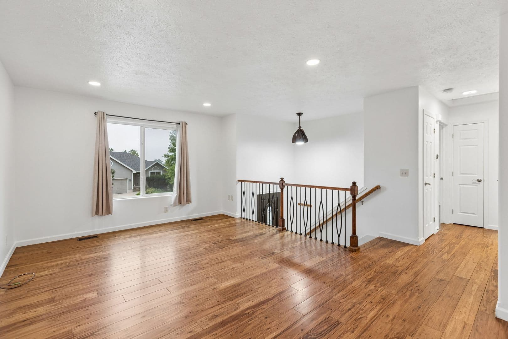 Omaha House: 8538 Sheffield St.