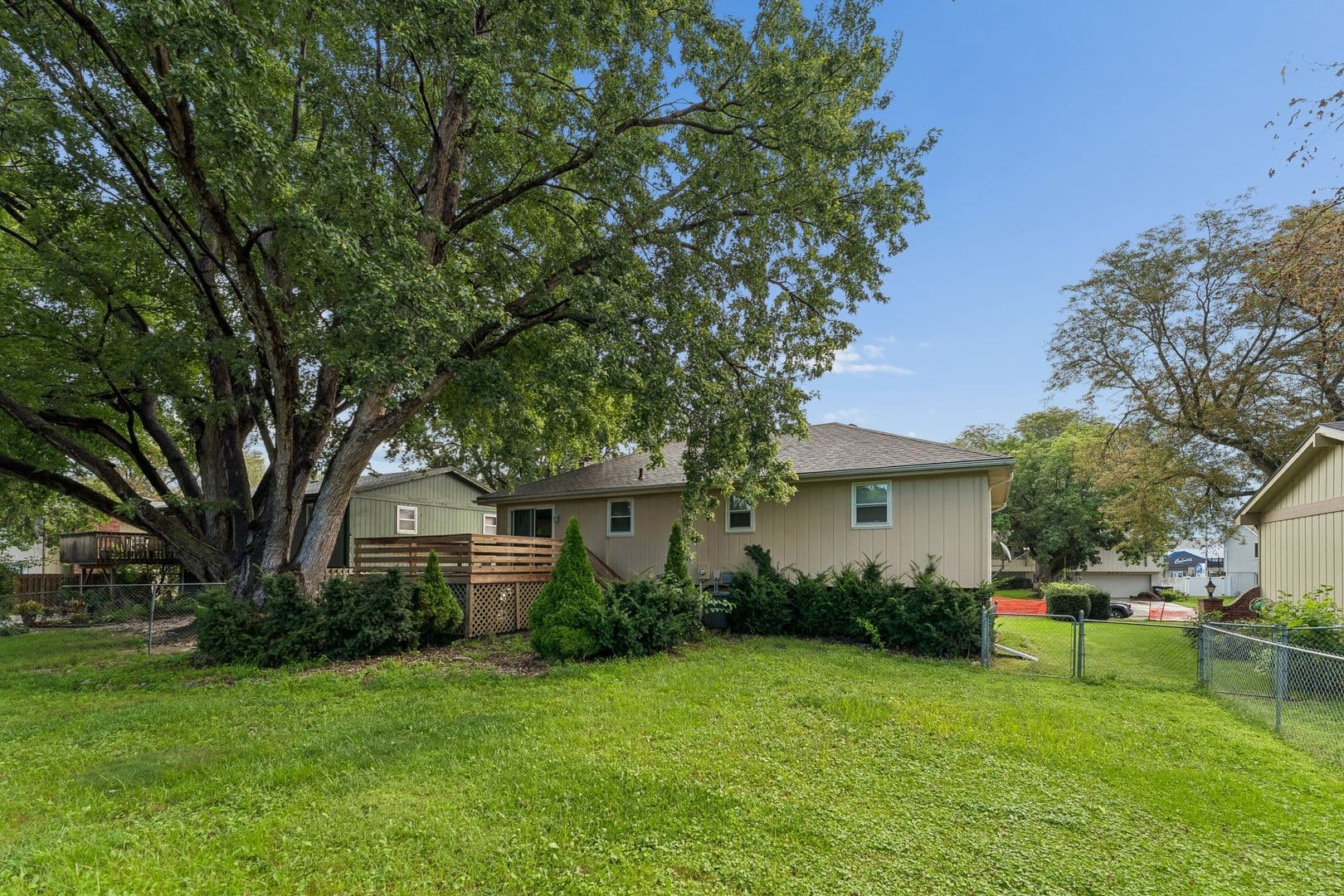 Omaha House: 2722 N 120 Ave