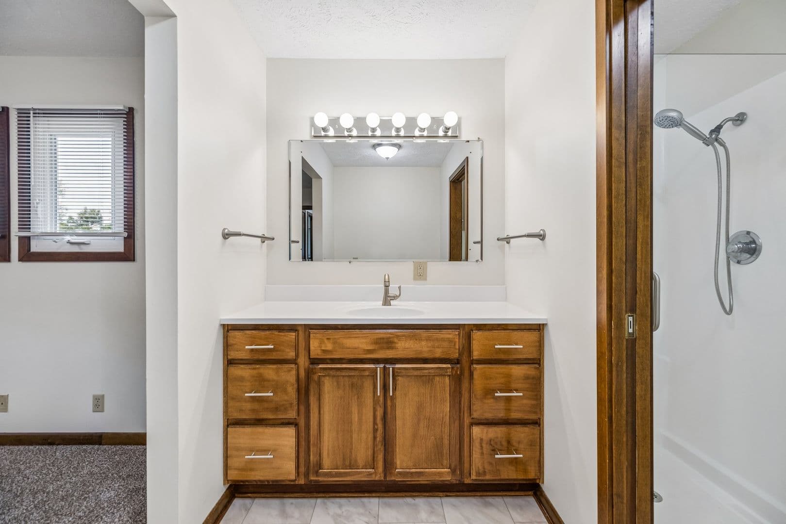 Lincoln House: 1920 Oakdale Ave