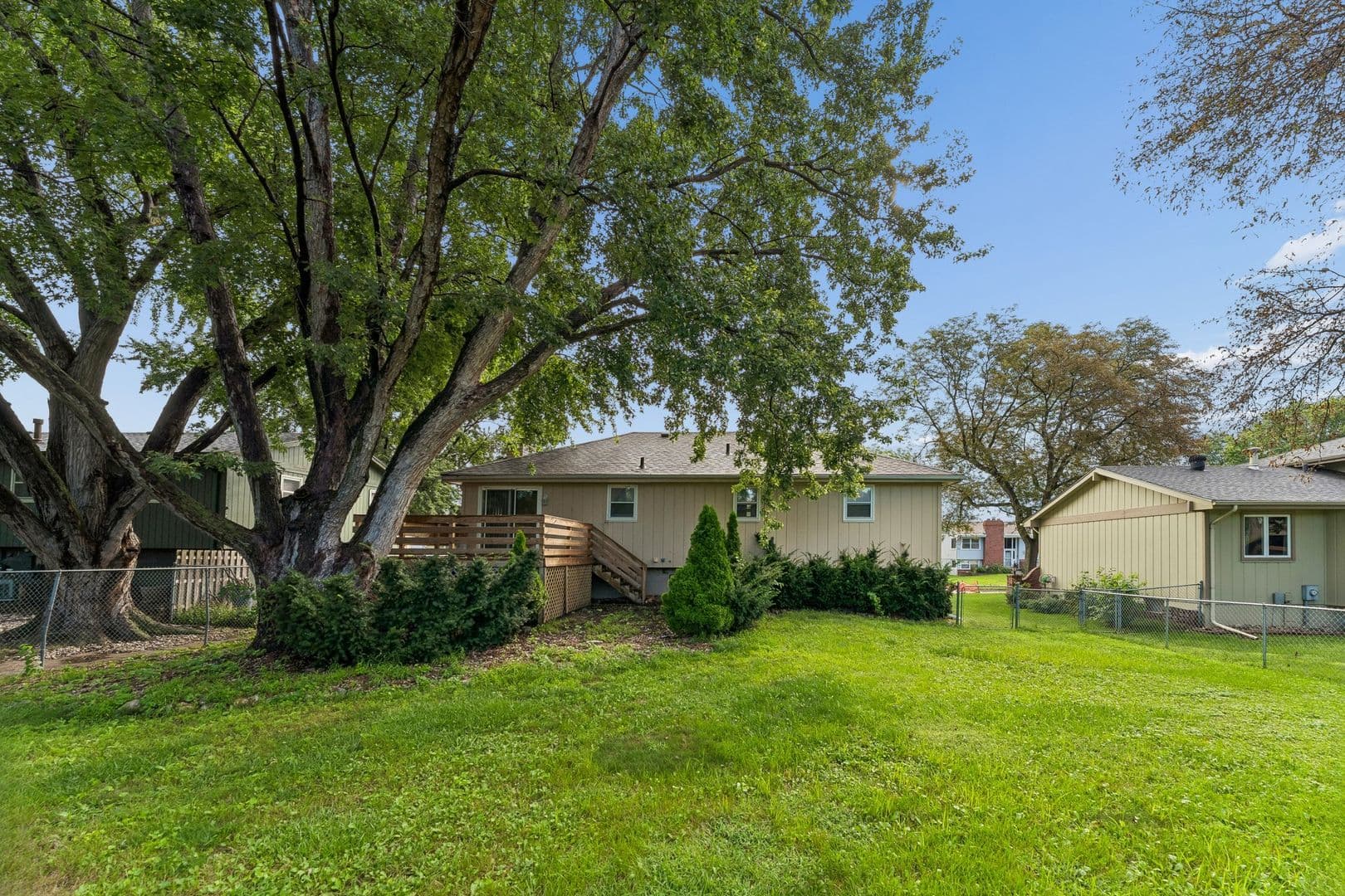 Omaha House: 2722 N 120 Ave