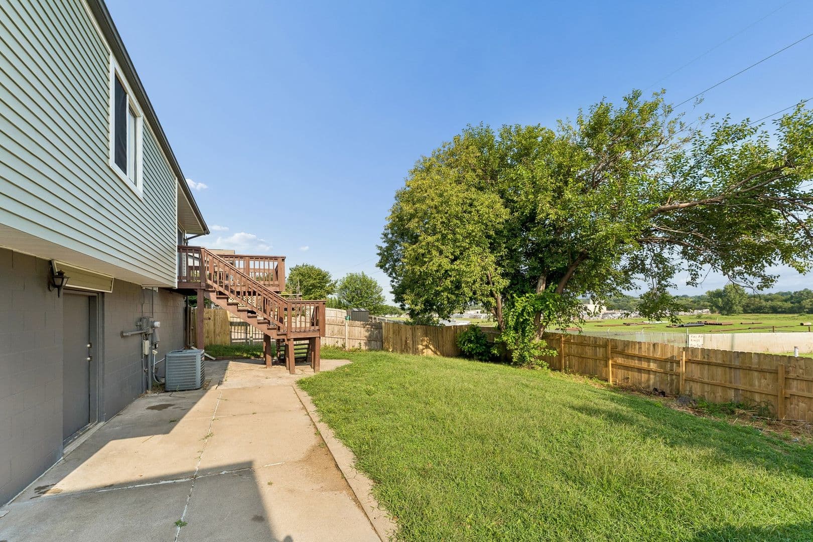 Omaha House: 14022 Virginia Street