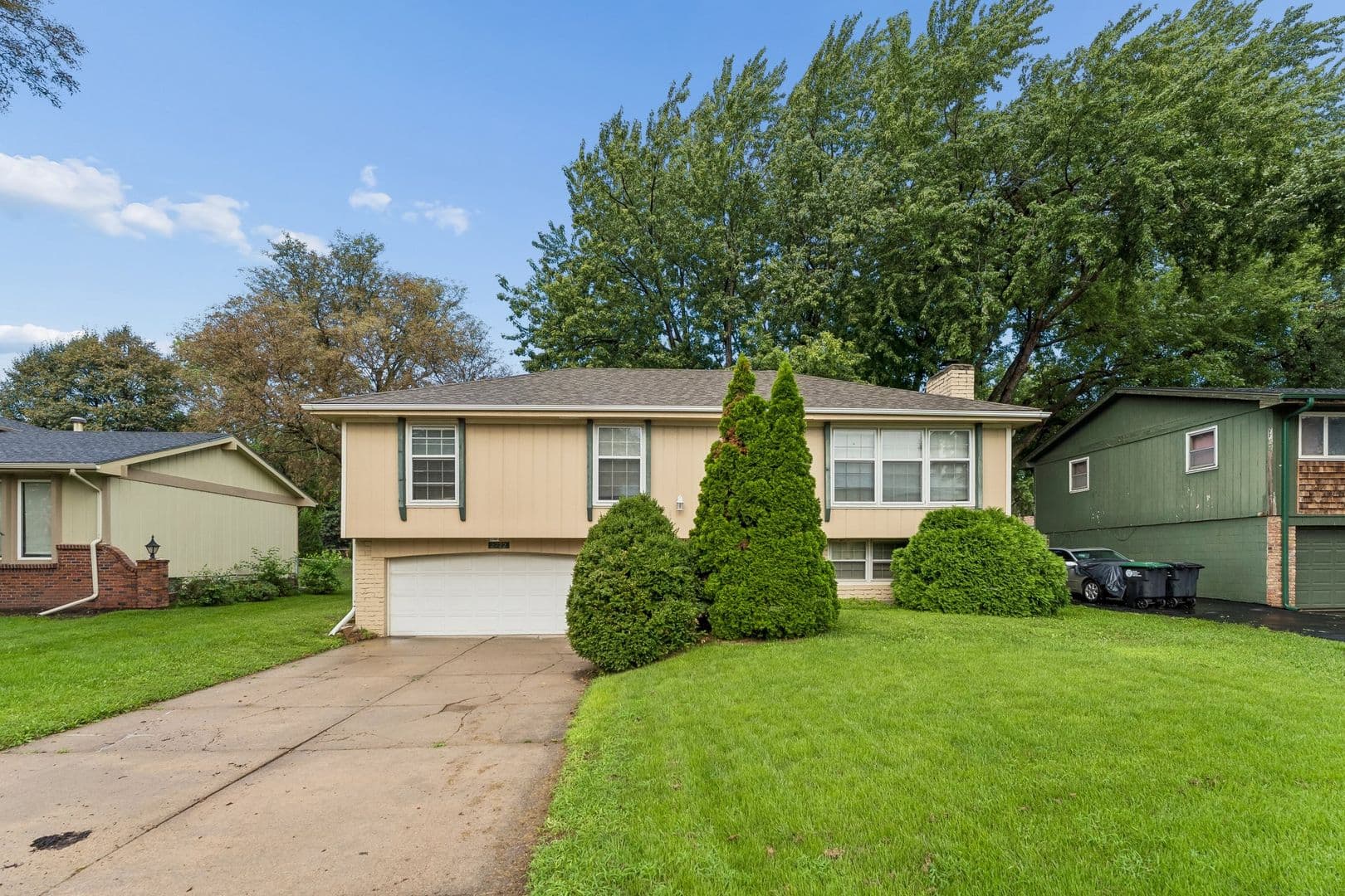 Omaha House: 2722 N 120 Ave