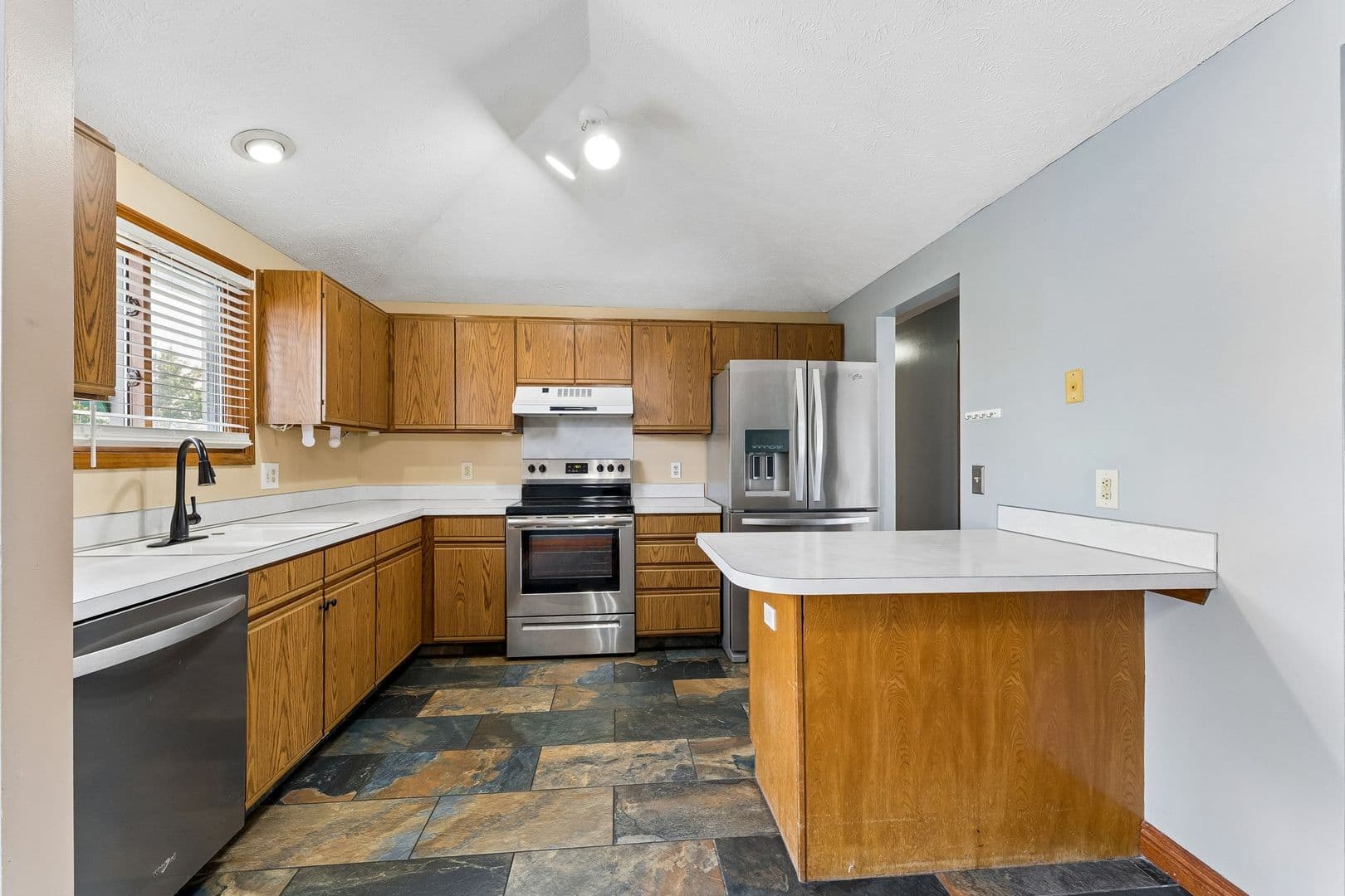 Omaha House: 14022 Virginia Street