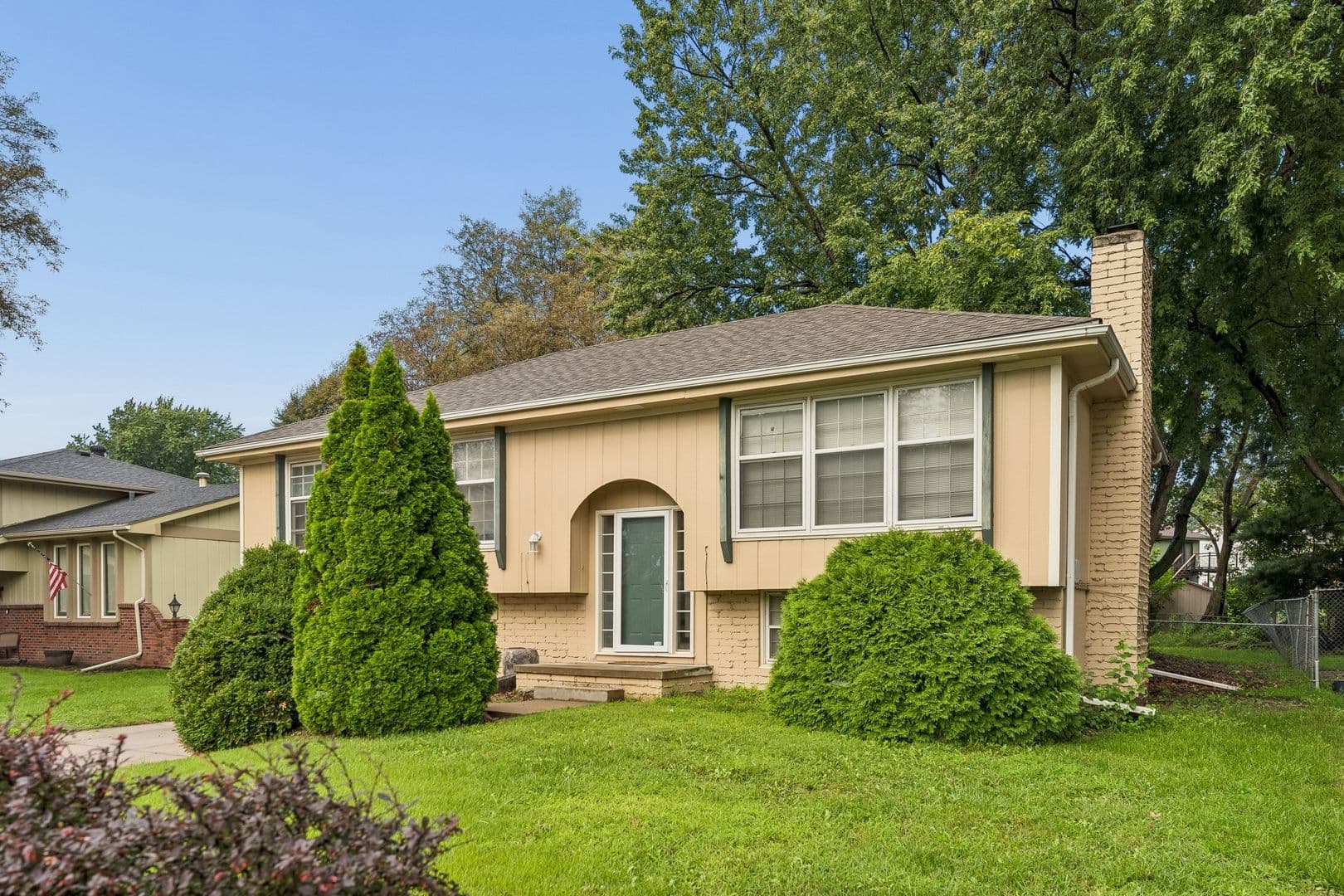 Omaha House: 2722 N 120 Ave