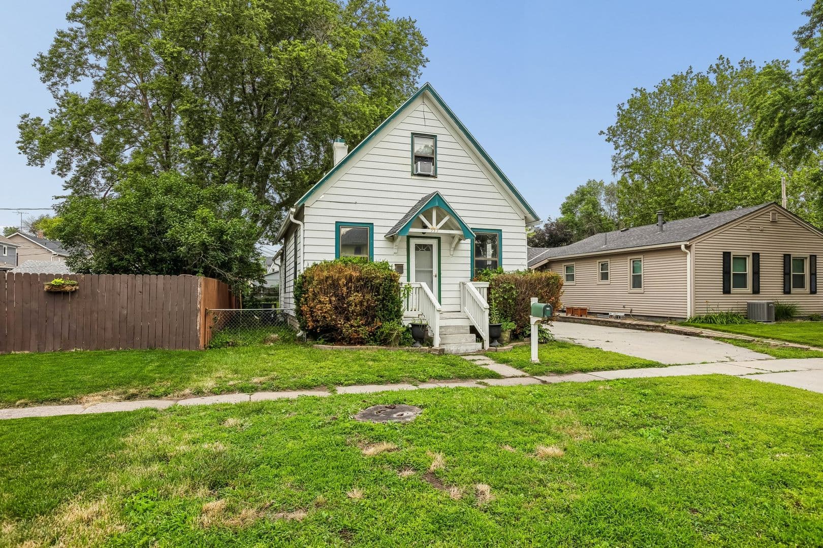Fremont House: 535 N Pebble St