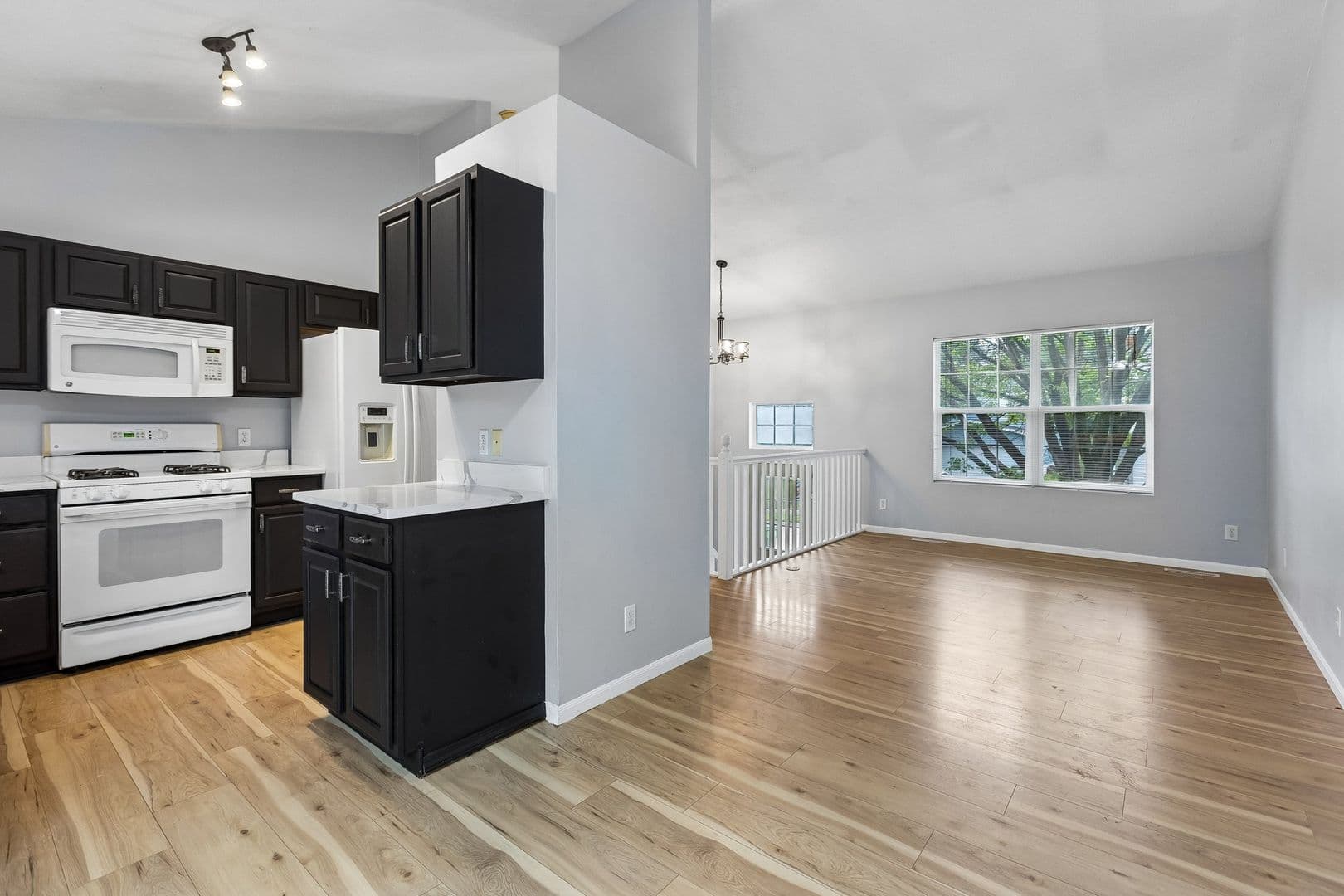 Omaha House: 17615 Olive St