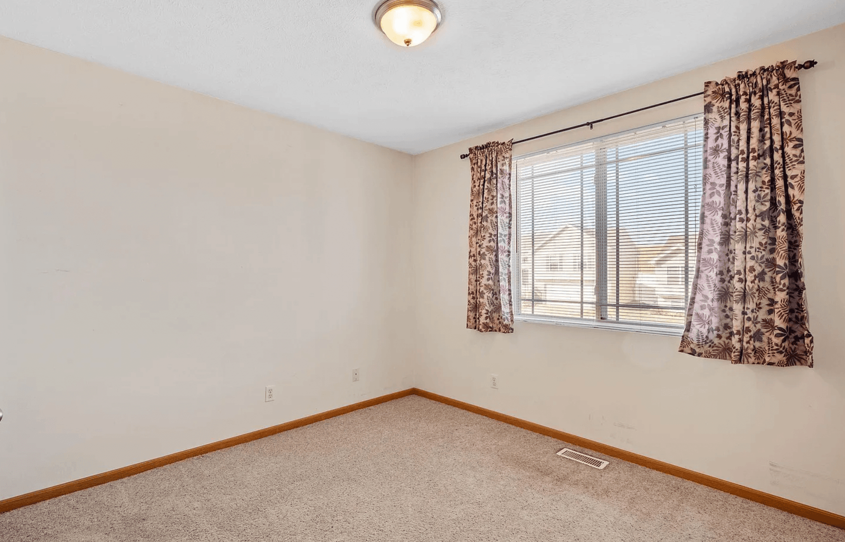 Omaha House: 8837 Quest St.