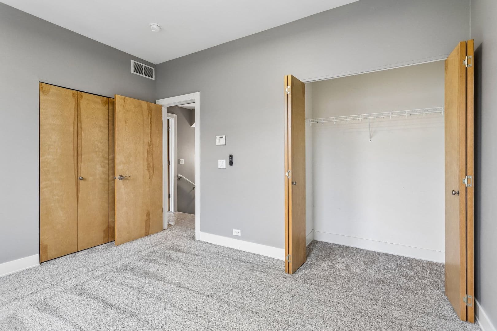 Omaha House: 1225 Leavenworth Plz
