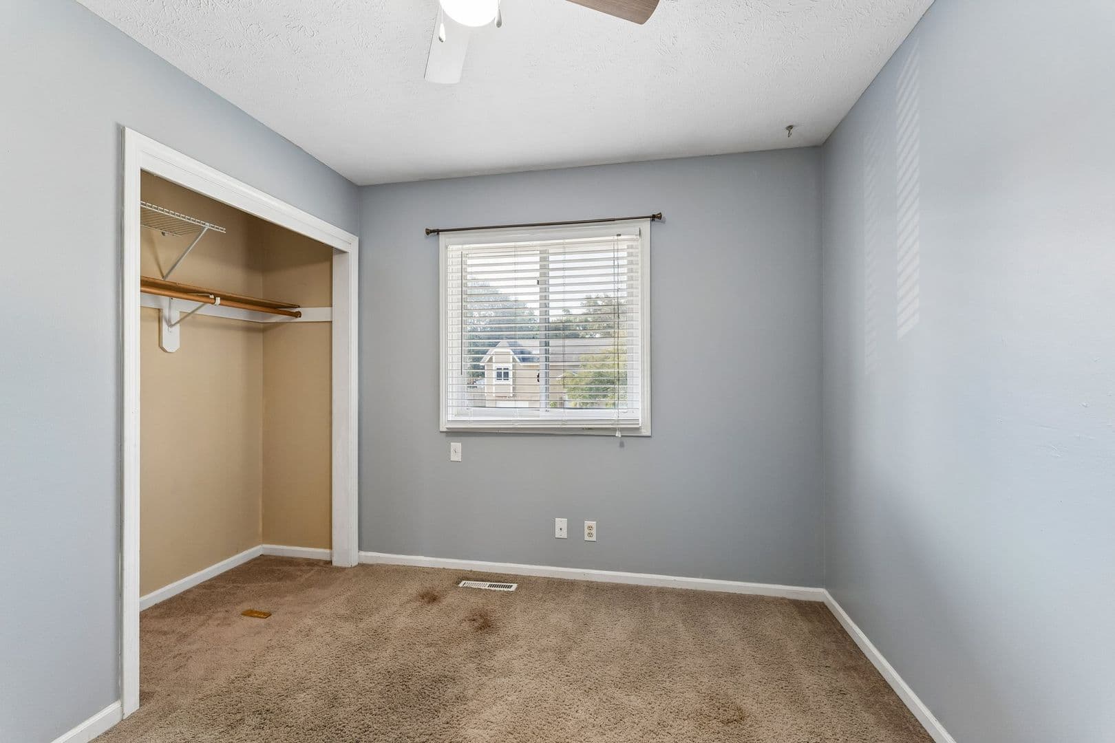Omaha House: 14022 Virginia Street