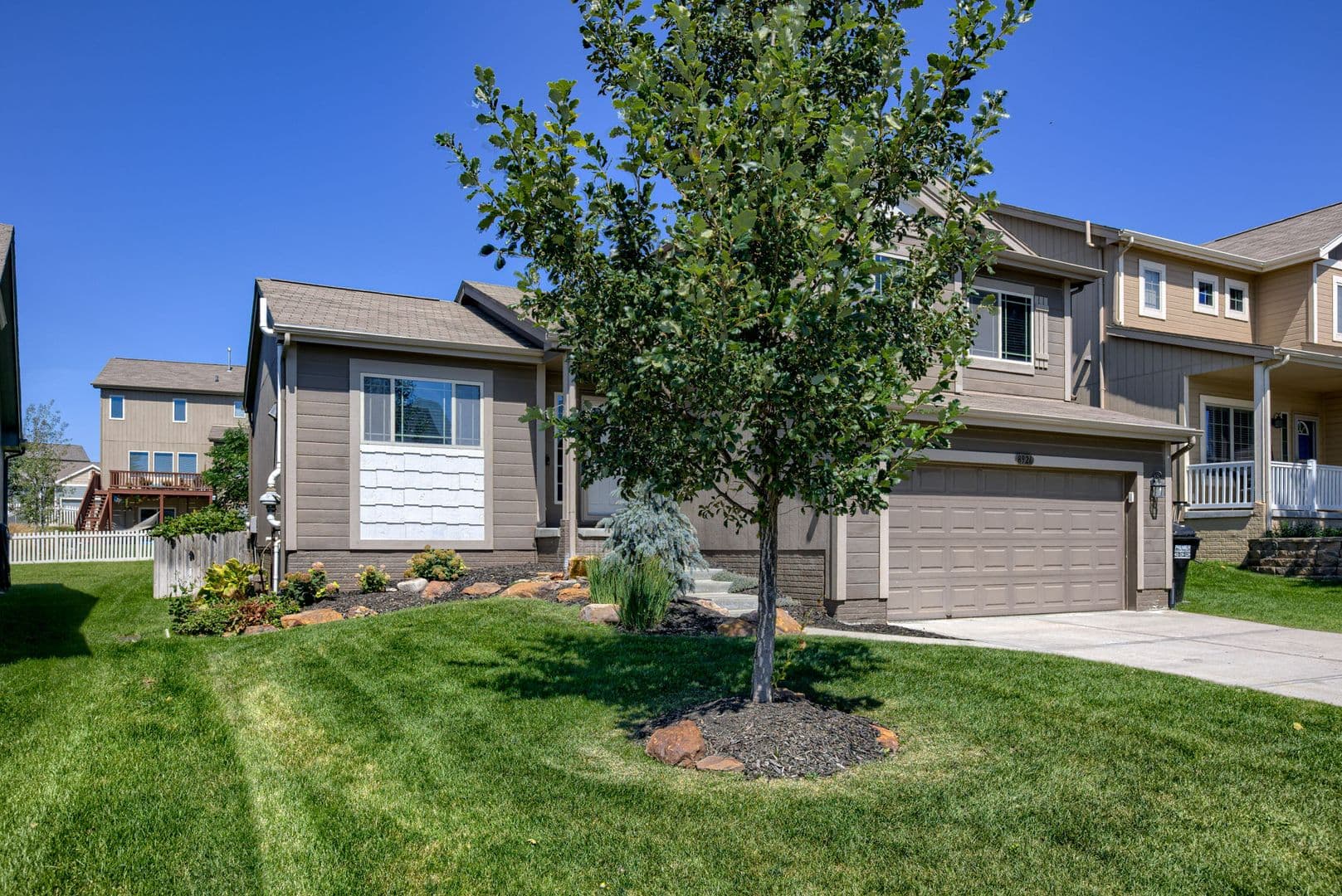 Bennington House: 8926 N 159th Ave