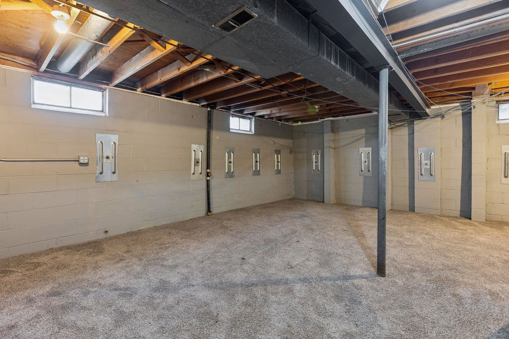 Omaha House: 14009 Weir St