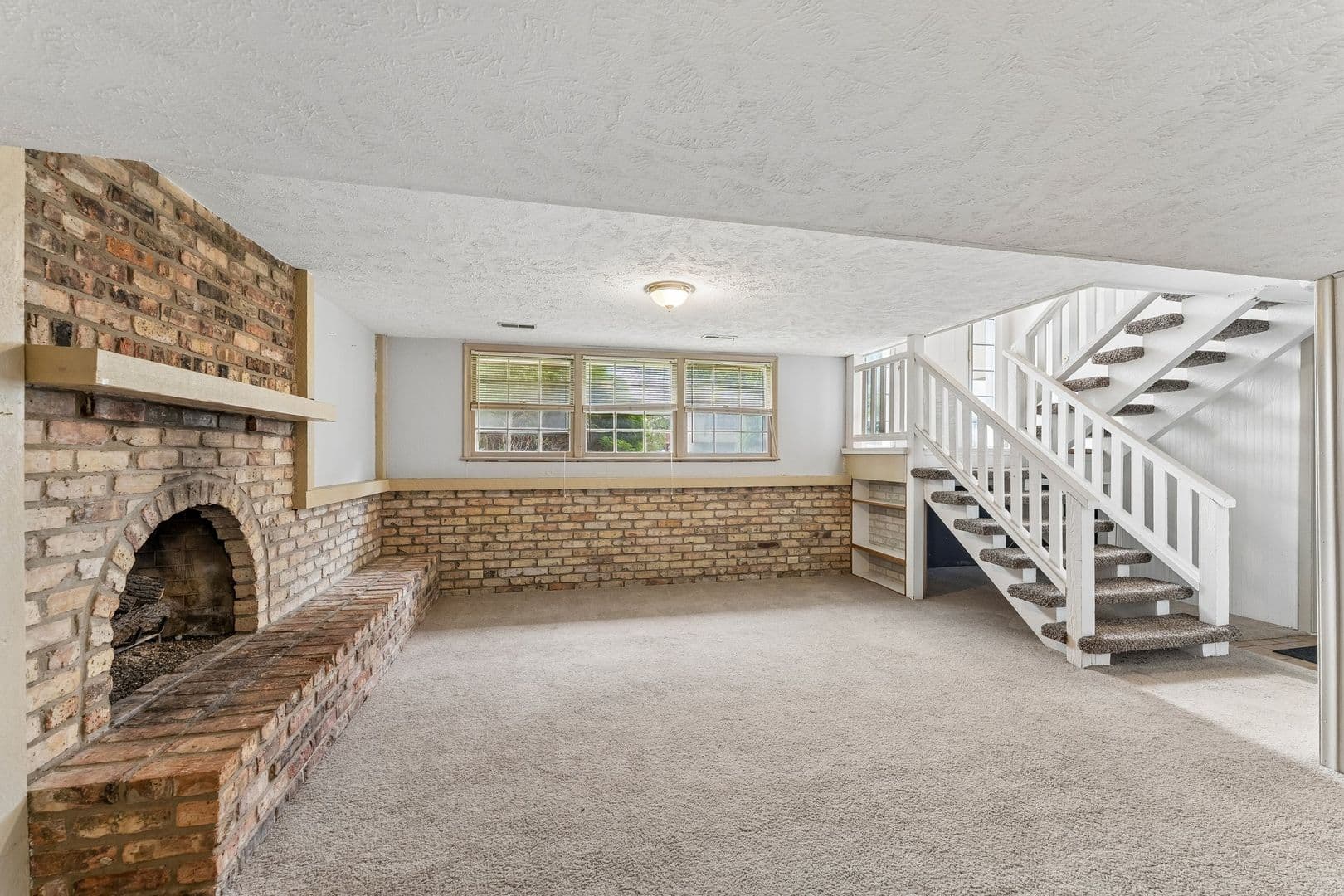 Omaha House: 2722 N 120 Ave