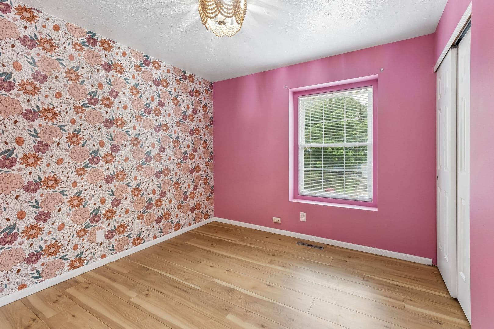 Omaha House: 17615 Olive St