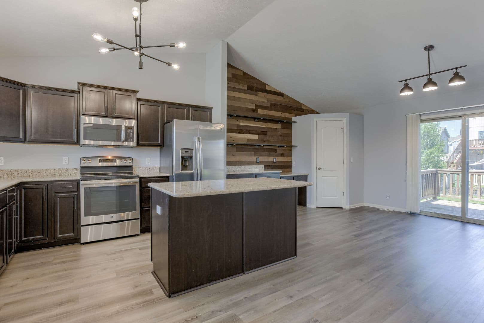 Bennington House: 8926 N 159th Ave