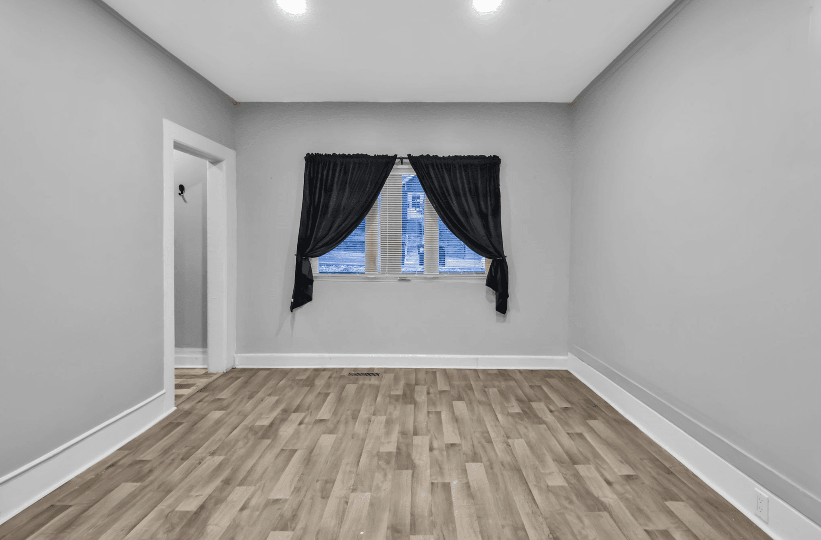 Omaha Apartment: 1911 S 14th St