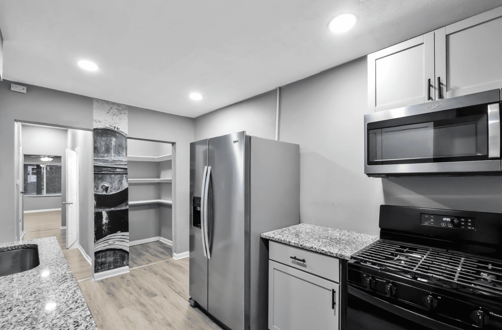 Omaha Apartment: 1911 S 14th St
