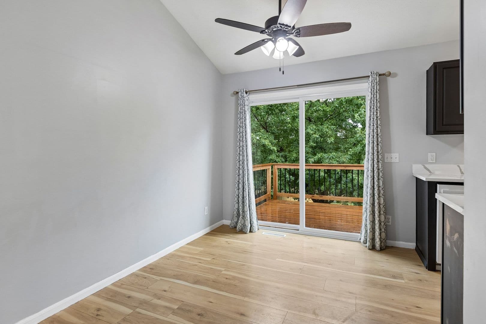Omaha House: 17615 Olive St